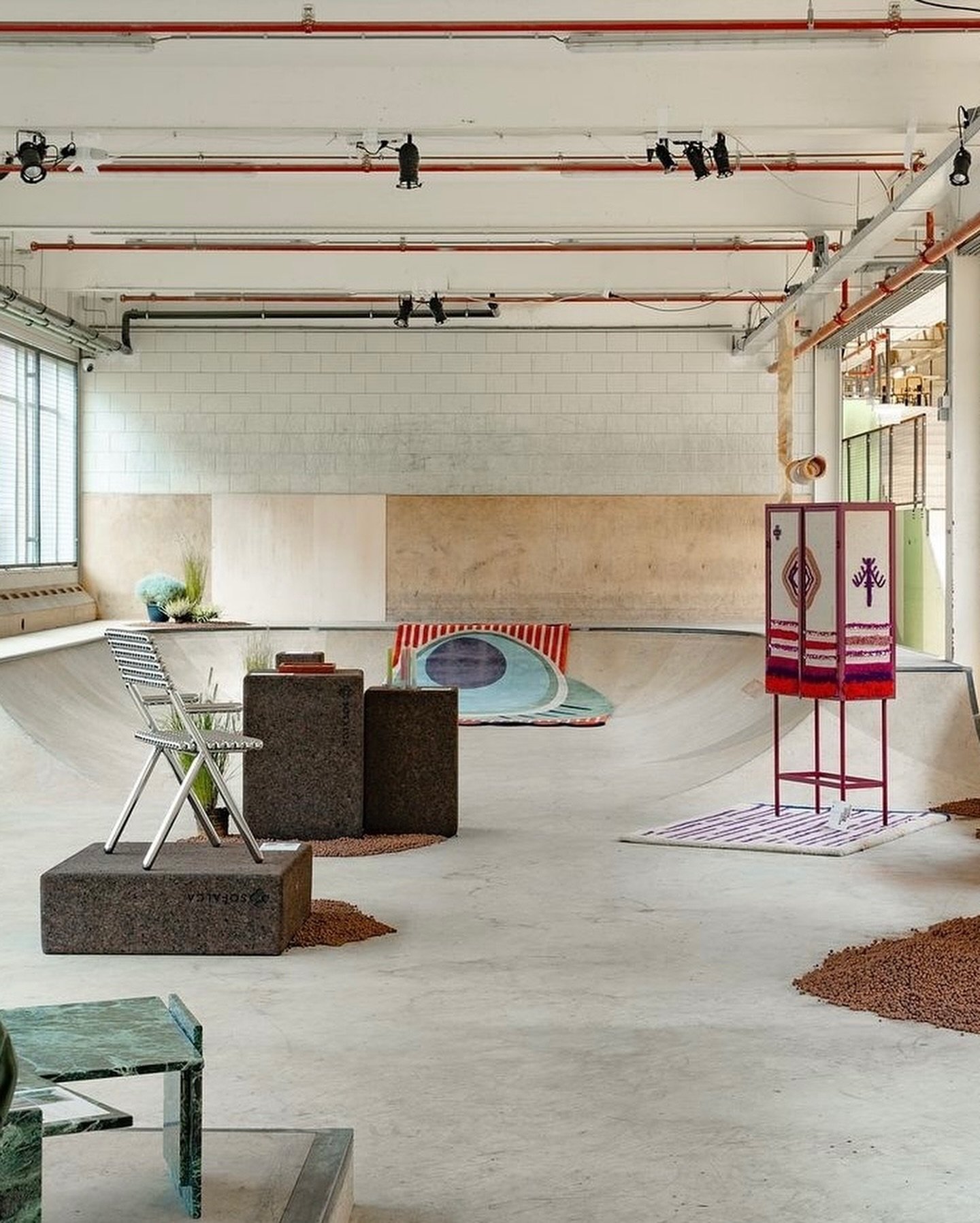You can visit the Routes to Routes exhibition hosted by @ithra and co created by @isola.design at @dutchdesignweek , until October 27. 

&deg; Isola Design Festival, 19 - 27 October Ketelhuisplein 18, Eindhoven
.
.
.
.
.
.
#eindhoven #dubai #isolades
