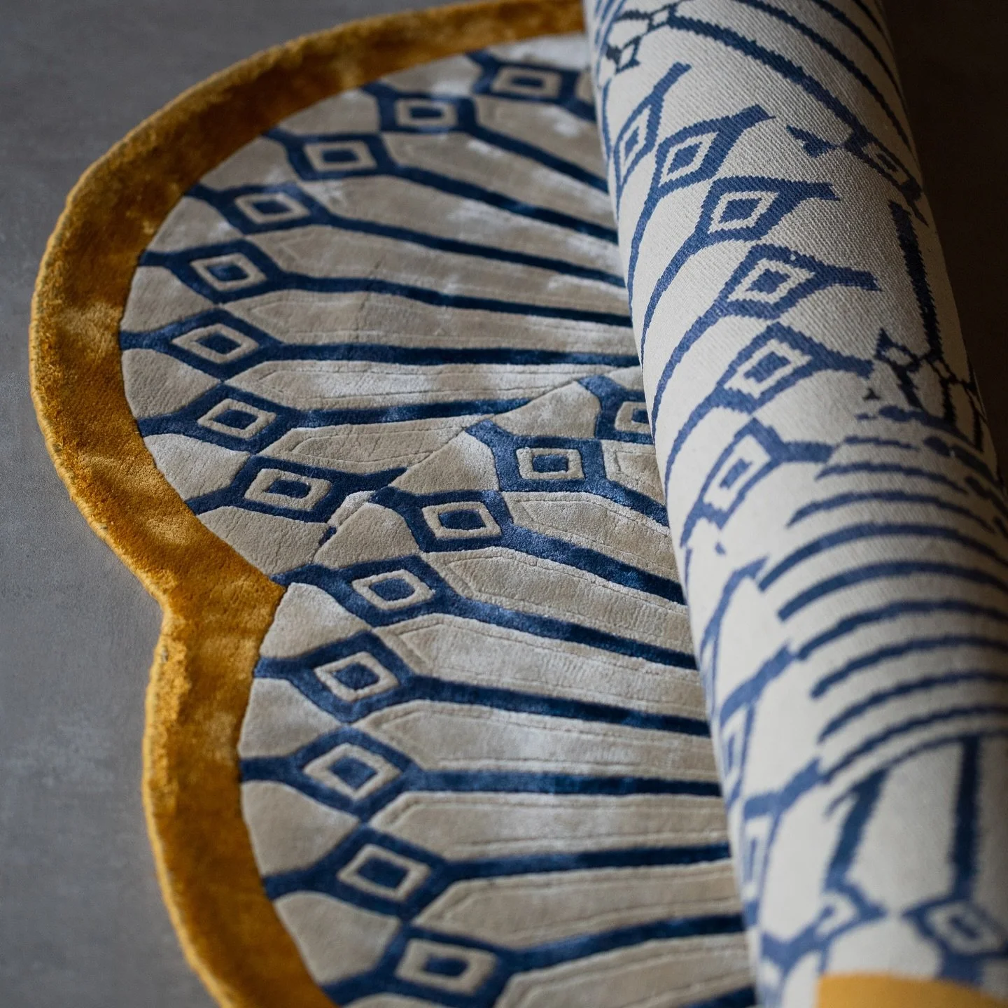 Khazzanz 
Details 
.
.
.
.
.
#khazzanz #handknottedrug #khazzanpark #rug #handmade #collectibledesign #doodleandthegangxhands #handscarpets #dubai #beirut #riyadh #cairo #postcards #design #uae #bythesaidsisters #dubaidesignweek