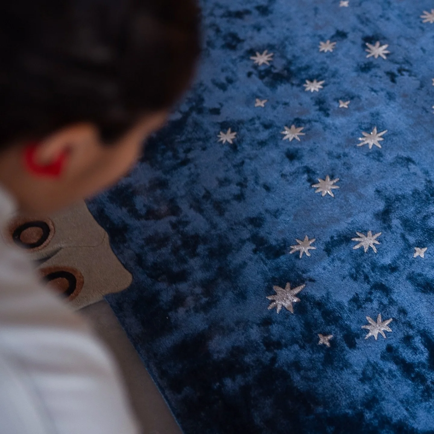 Starry Night - Details 
Inspired by the generous starry nights of Riyadh. Figures pictured from above, gathered under a vast desert sky. 
.
.
.
.
.
#starrynight #riyadh #postcards #doodleandthegang bythesaidsisters