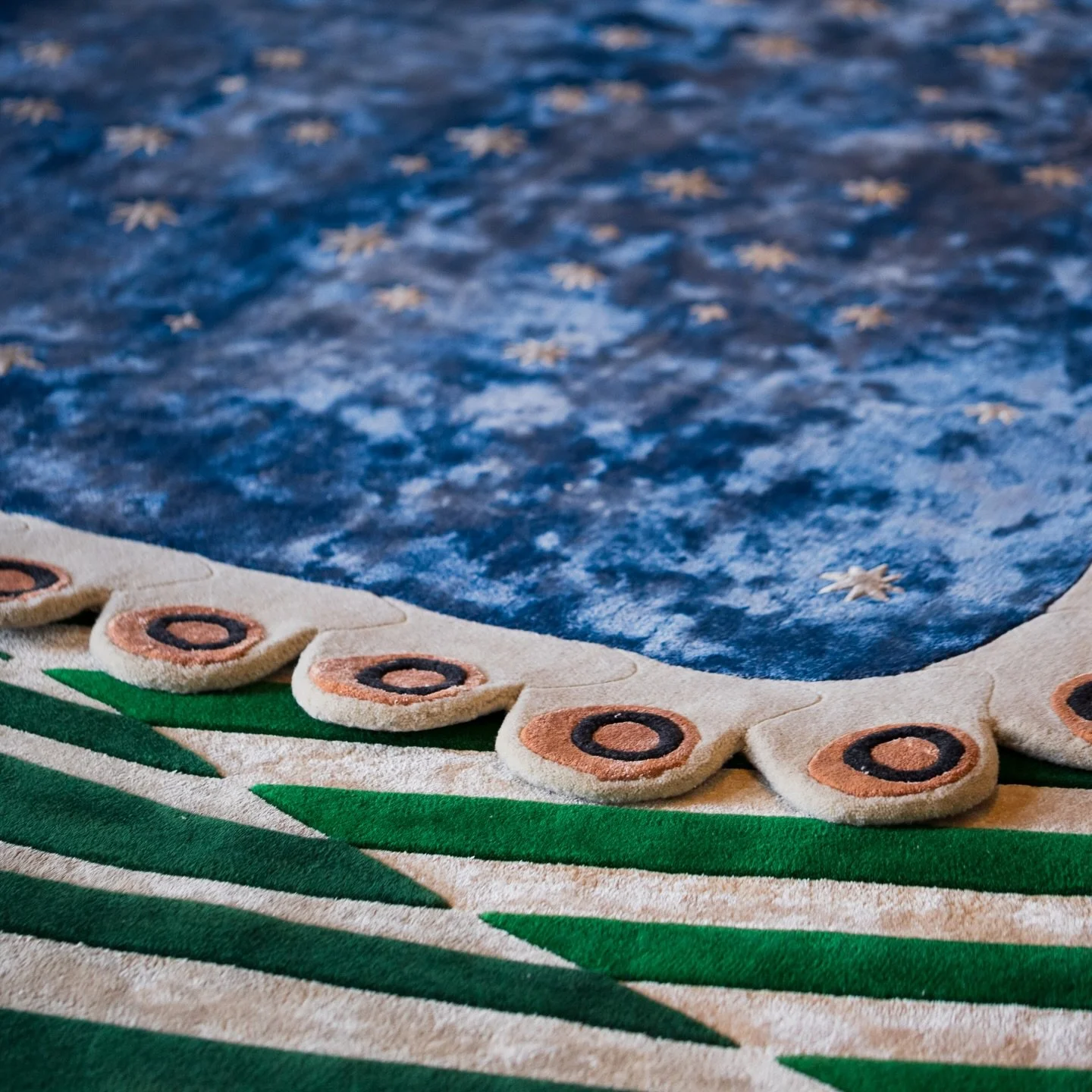 Starry Night and Bonjuseh 
Hand tufted rugs 
Wool and Botanical silk 
.
.
.
.
#rug #collectibledesign #riyadh #beirut #doodleandthegangxhands