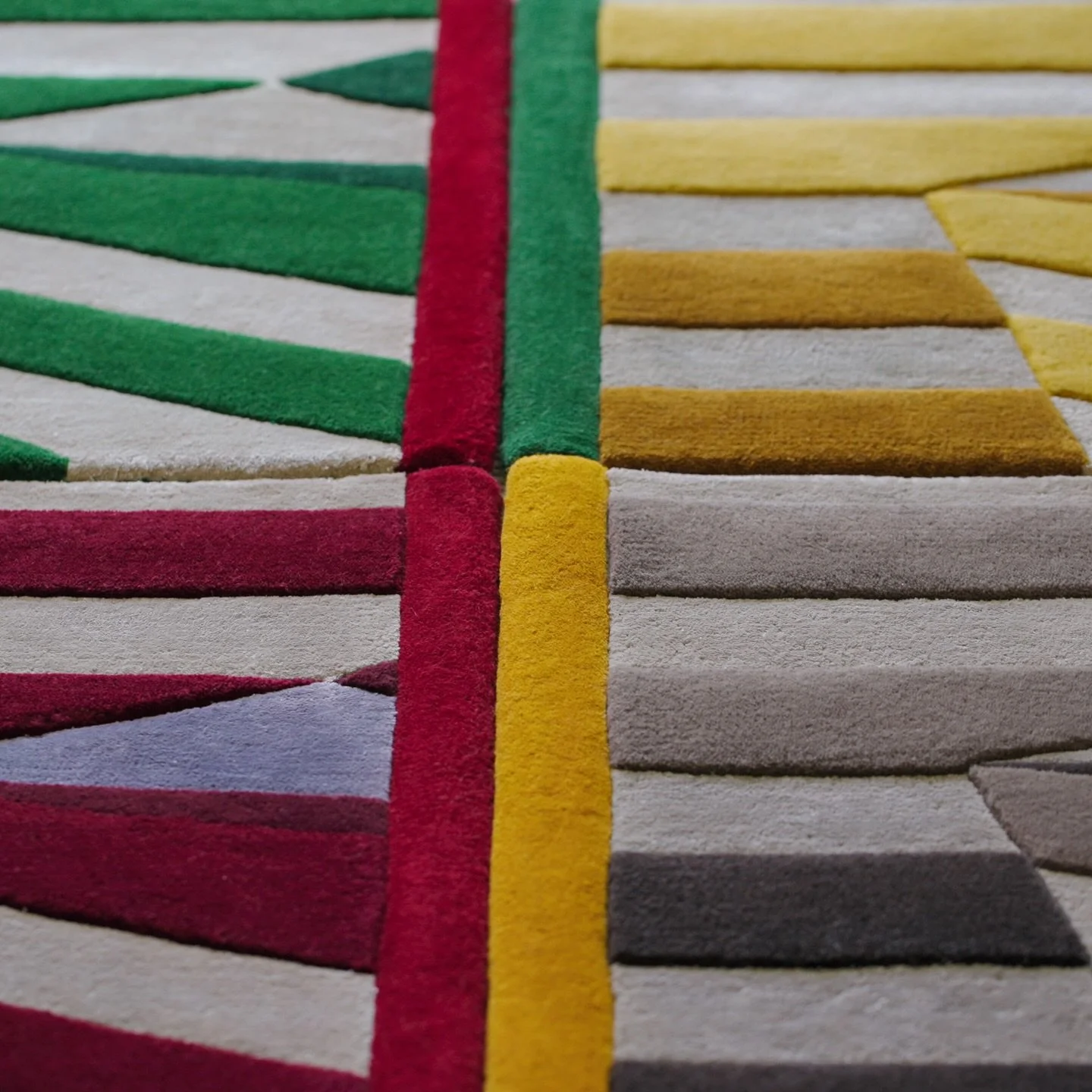 Bonjuseh - Colours 
Postcards from Beirut 
Hand Tufted 
100% Wool
.
.
.
#beirut #bonjuseh #handtuftedrug #collectibledesign #textiles