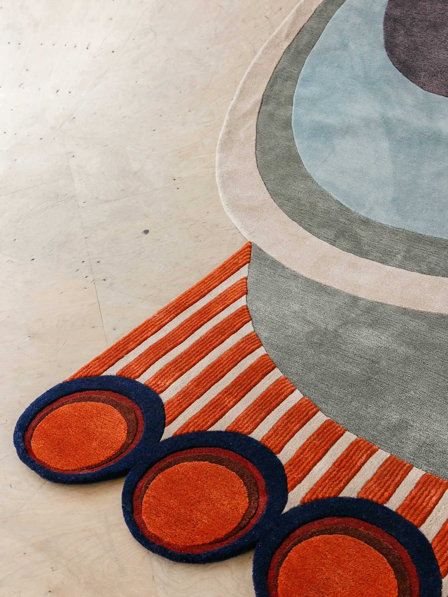 Blink 
Hand Tufted 
Wool and Botanical silk 
.
.
.
.
#blink #rug #collectibledesign #textiles #bythesaidsisters