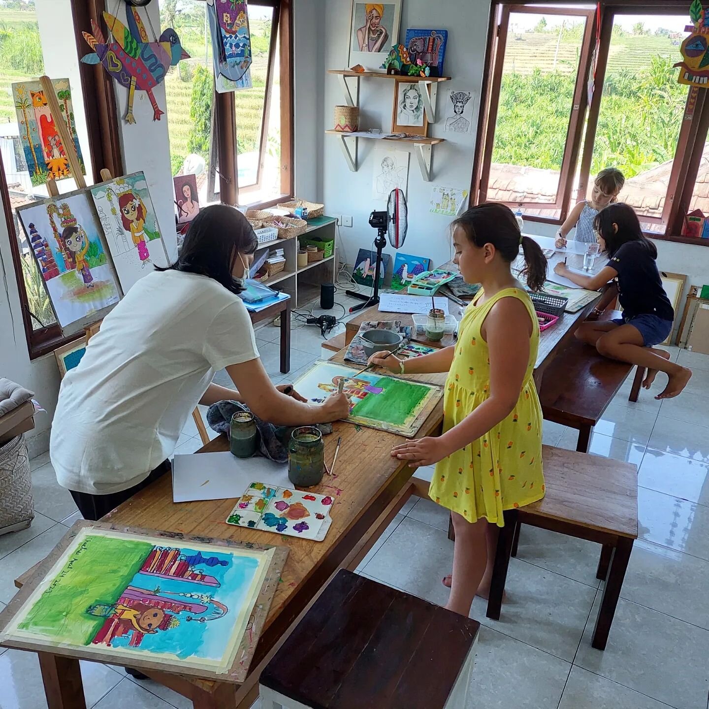 Learning with our new teachers, Miss Sella (@yuzhen_painter) and Miss Novi (@ilangilang___ ). The more the merrier! Come and create together with these talented ladies! Dm to book your art session in Rumah Rabbit!
.
.
.
#rumahrabbitbali #artstudio #b