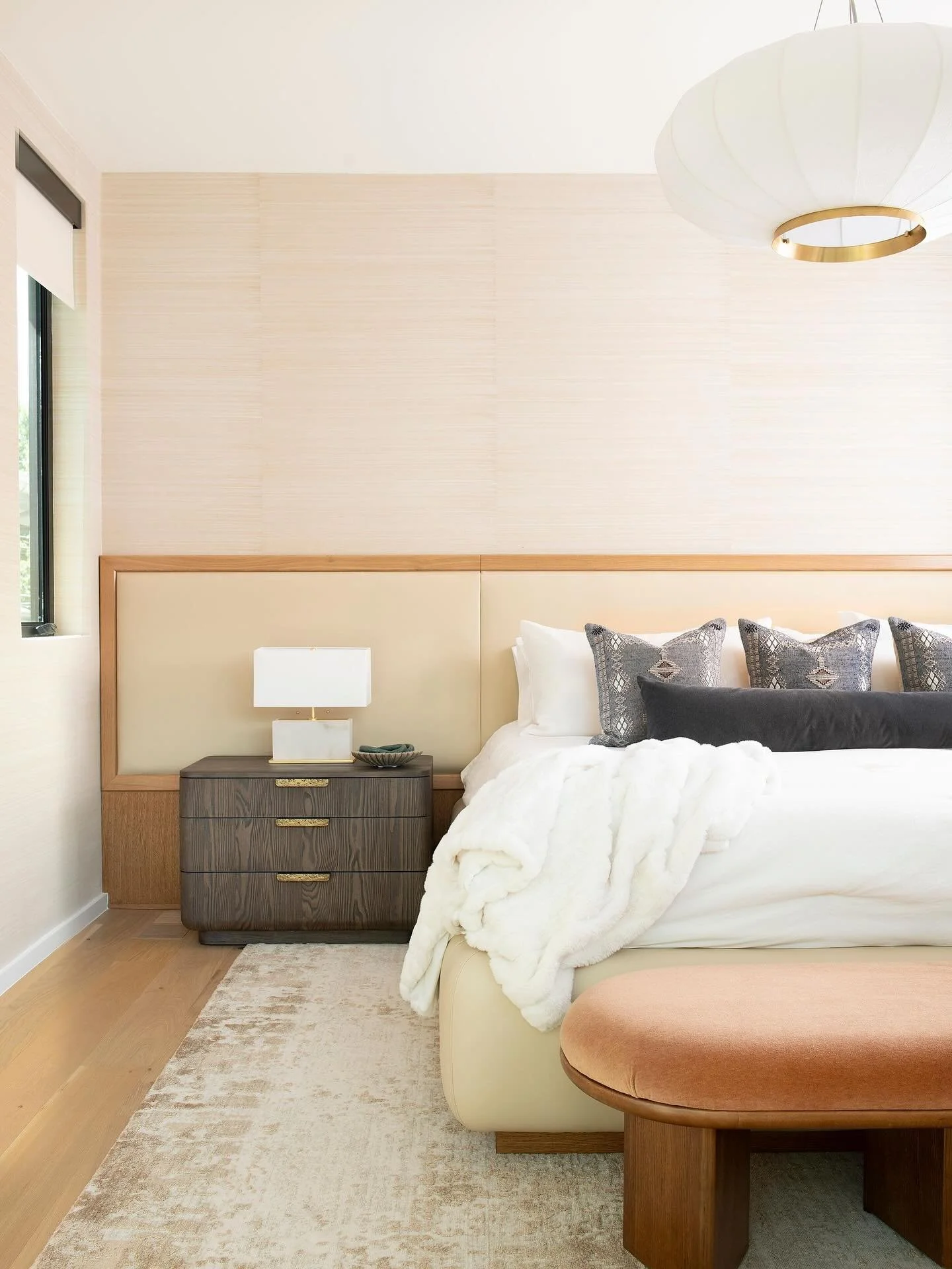 Cozy up in this composition of comfort
&amp; calm. 💫
 &hellip; 📸: @piassickphoto . . . #dallasdesigngroup #ddg #dallasinteriordesign #interiordesign #luxuryinteriors #bedroomdesign #luxurybedroom #bedroomdetails #bedroomlighting #luxurybedding