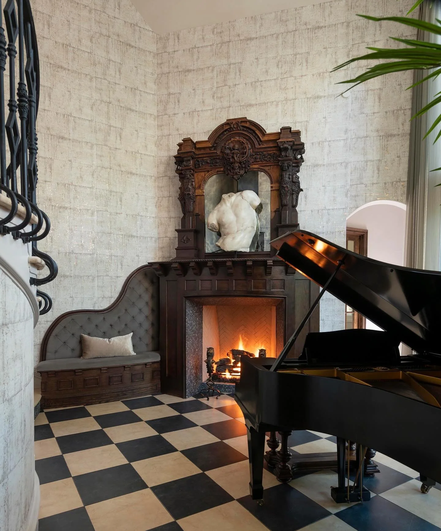 A timeless harmony of dark notes, bold materials, and whispers of luxury. On this Halloween, elegance meets a touch of mystery. 🔥🕸️
&hellip;
📸: @piassickphoto
.
.
.
#dallasdesigngroup #ddg #dallasinteriordesign #interiordesign #luxuryinteriors #cu