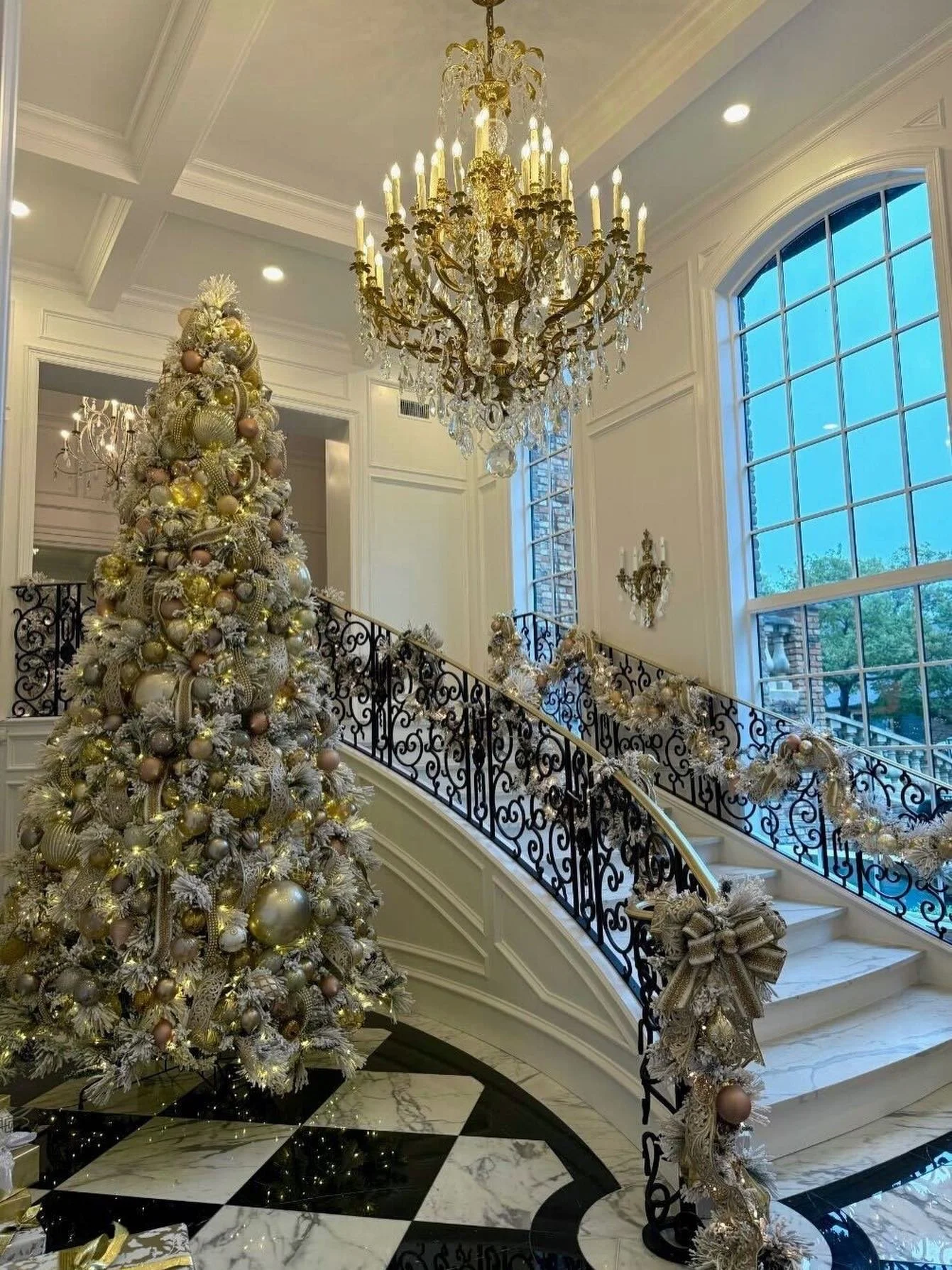 Cheers to a holiday season filled with elegance and joy. Happy holidays from our Dallas Design Group family to yours! ❄️
.
.
.
#dallasdesigngroup #ddg #dallasinteriordesign #interiordesign #luxuryinteriors #happyholidays #merrychristmas #christmas