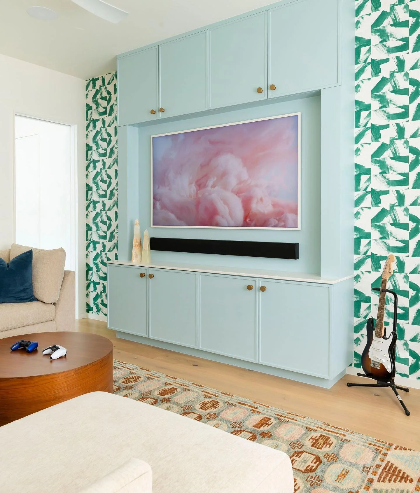 Playful &amp; Polished🎨
&hellip;
📸: @piassickphoto
.
.
.
#dallasdesigngroup #ddg #dallasinteriordesign #interiordesign #topinteriordesigners