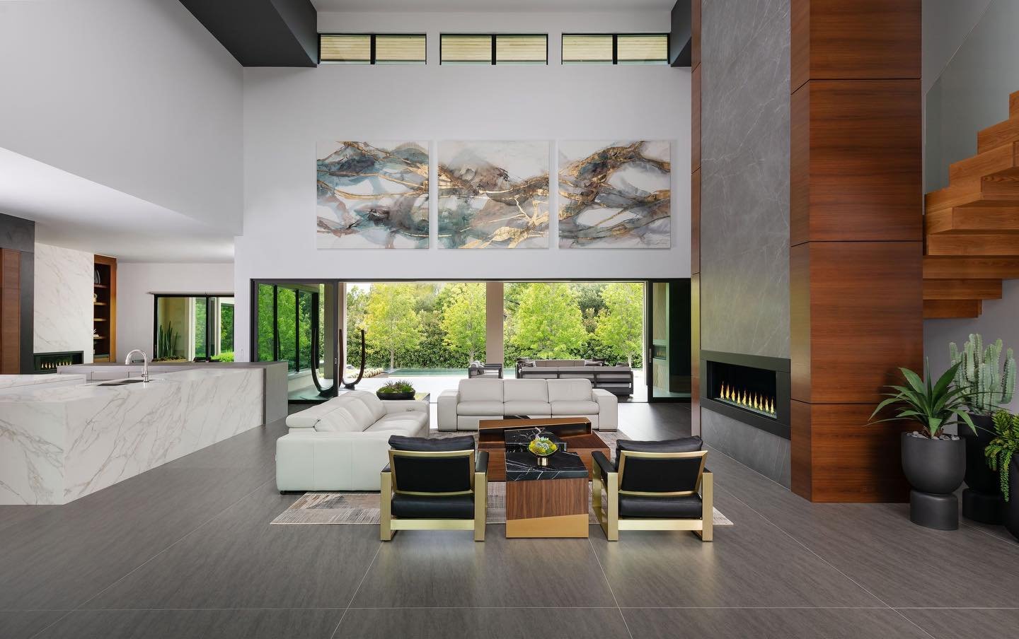 A horizon of harmony. ☀️
&hellip;
📸: @piassickphoto
.
.
.
#dallasdesigngroup #ddg #dallasinteriordesign #interiordesign #topinteriordesigner