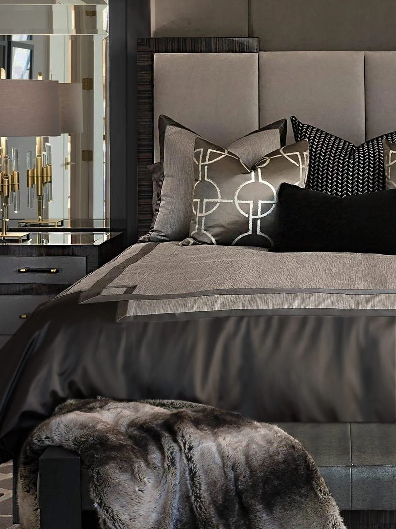 Layered in luxury. 🌙
&hellip;
📸: @piassickphoto
.
.
.
#dallasdesigngroup #ddg #dallasinteriordesign #interiordesign #luxuryinteriors