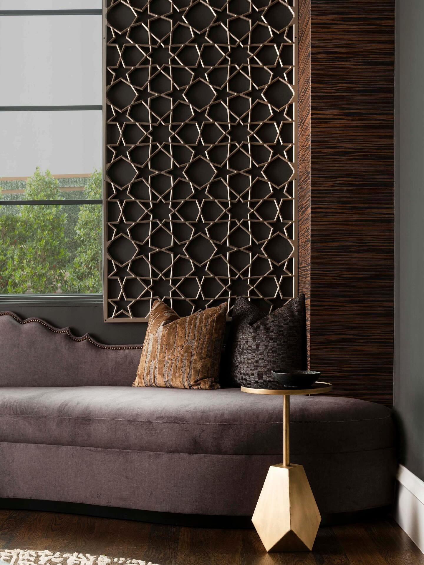 Macassar meets the stars. 💫
&hellip;
📸: @piassickphoto 
.
.
.
#dallasdesigngroup #ddg #dallasinteriorsesign #luxuryinteriors #interiordetails