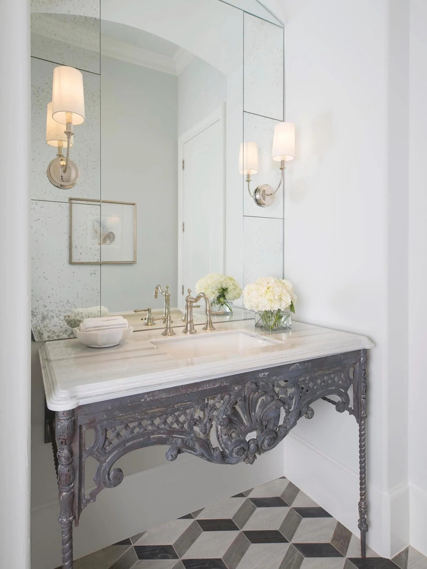 A jewel box moment 💎
&hellip;
📸: @piassickphoto 
.
.
.
#dallasdesigngroup #ddg #dallasinteriordesign #timelessdesign #luxuryinteriors