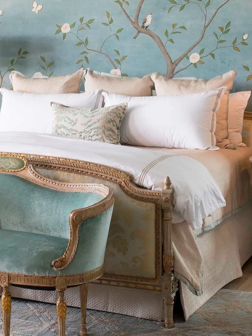 A soft palette, and softer place to land. 🕊️
&hellip;
📸: @piassickphoto 
.
.
.
#dallasdesigngroup #ddg #dallasinteriordesign #interiordesign #luxuryinteriors