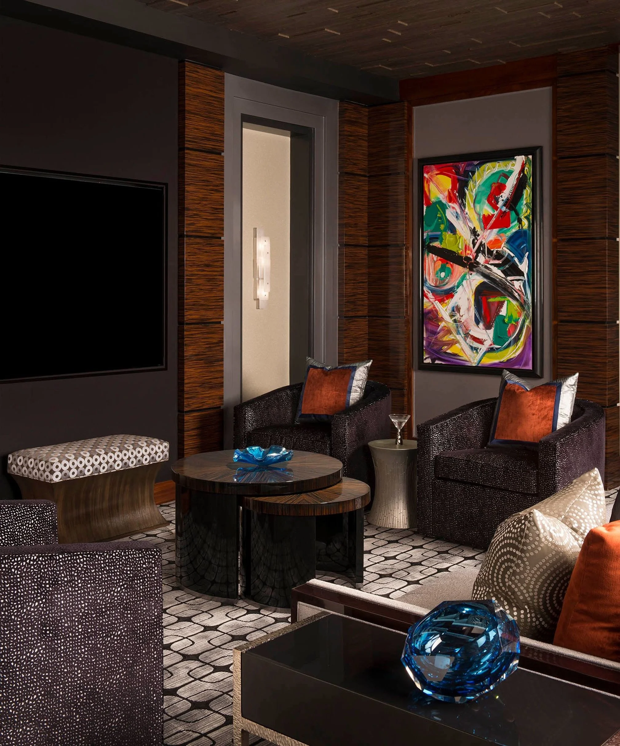 Masculine hues, rich textures, and effortless comfort. 🖤
&hellip;
📸: @piassickphoto 
.
.
.
#dallasdesigngroup #ddg #dallasinteriordesign #luxuryinteriors #luxurydesigns