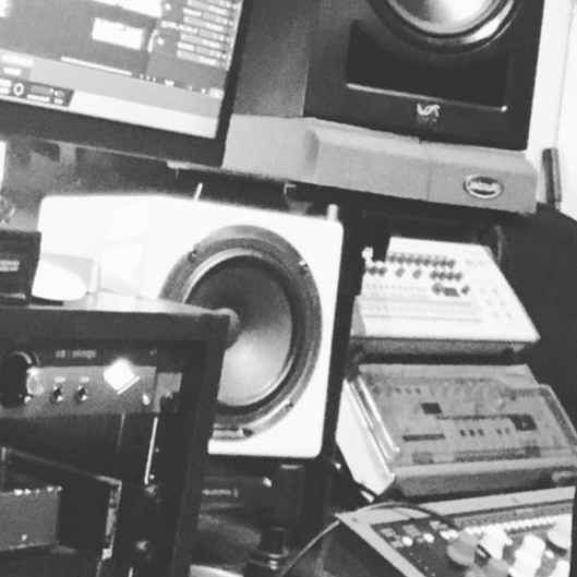 Screenshot+2022-05-10+at+13-44-34+Popjoy+Music+on+Instagram+%E2%80%9CEvening+studio+session.+Remix+need+to+be+done%21+%23studiolife+%23popjoymusic+%23solitonemusic+%23producers%E2%80%9D.png