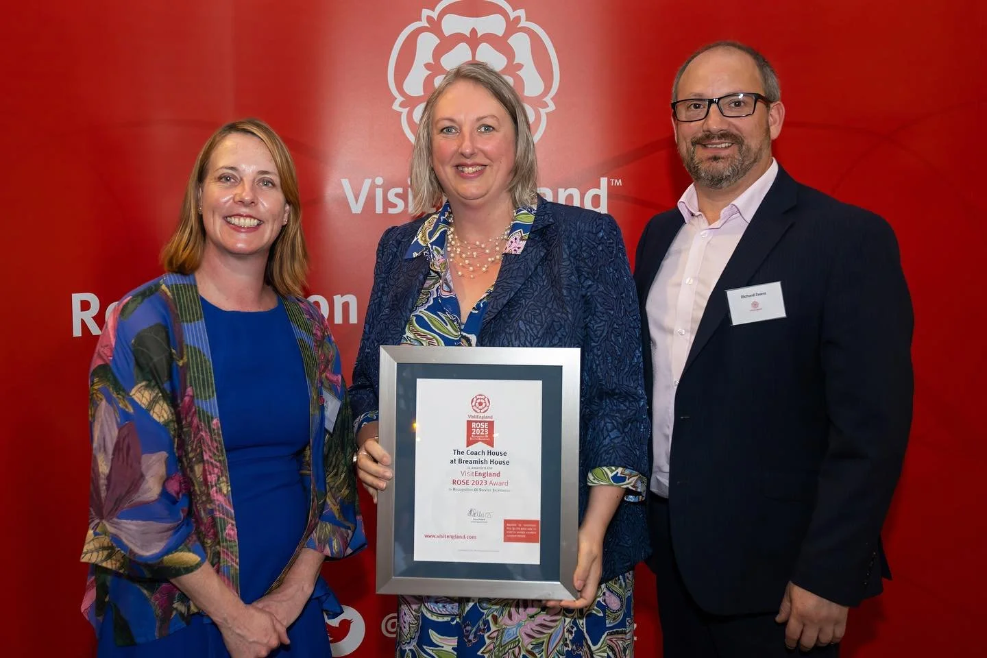 A huge thank you to all our guests, your fabulous reviews combined with our Visit England assessment has resulted in us being awarded with the Visit England Rose award in recognition of service excellence. A total surprise in our first season, thank 