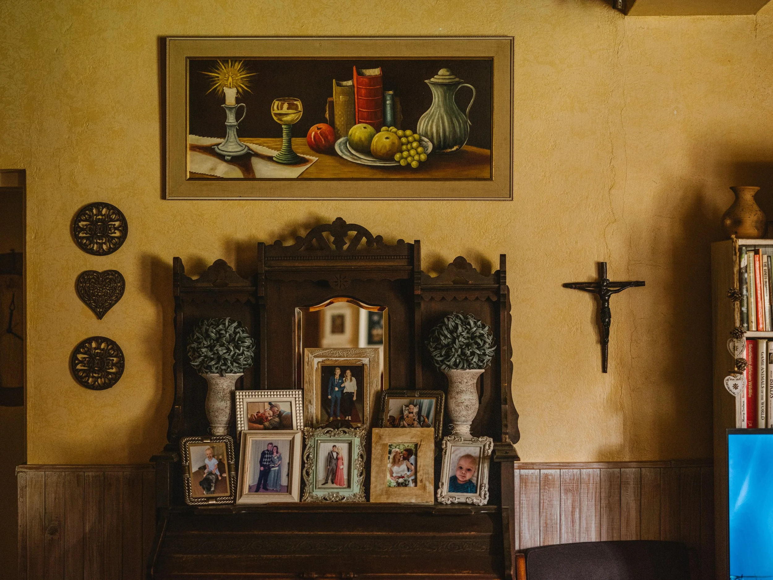 Horst and Rona, sixth-generation Springbok Deutsch, at their home built by Horst grandfather in Lüneburg, Mpumalanga. Their family now spans eight generations.