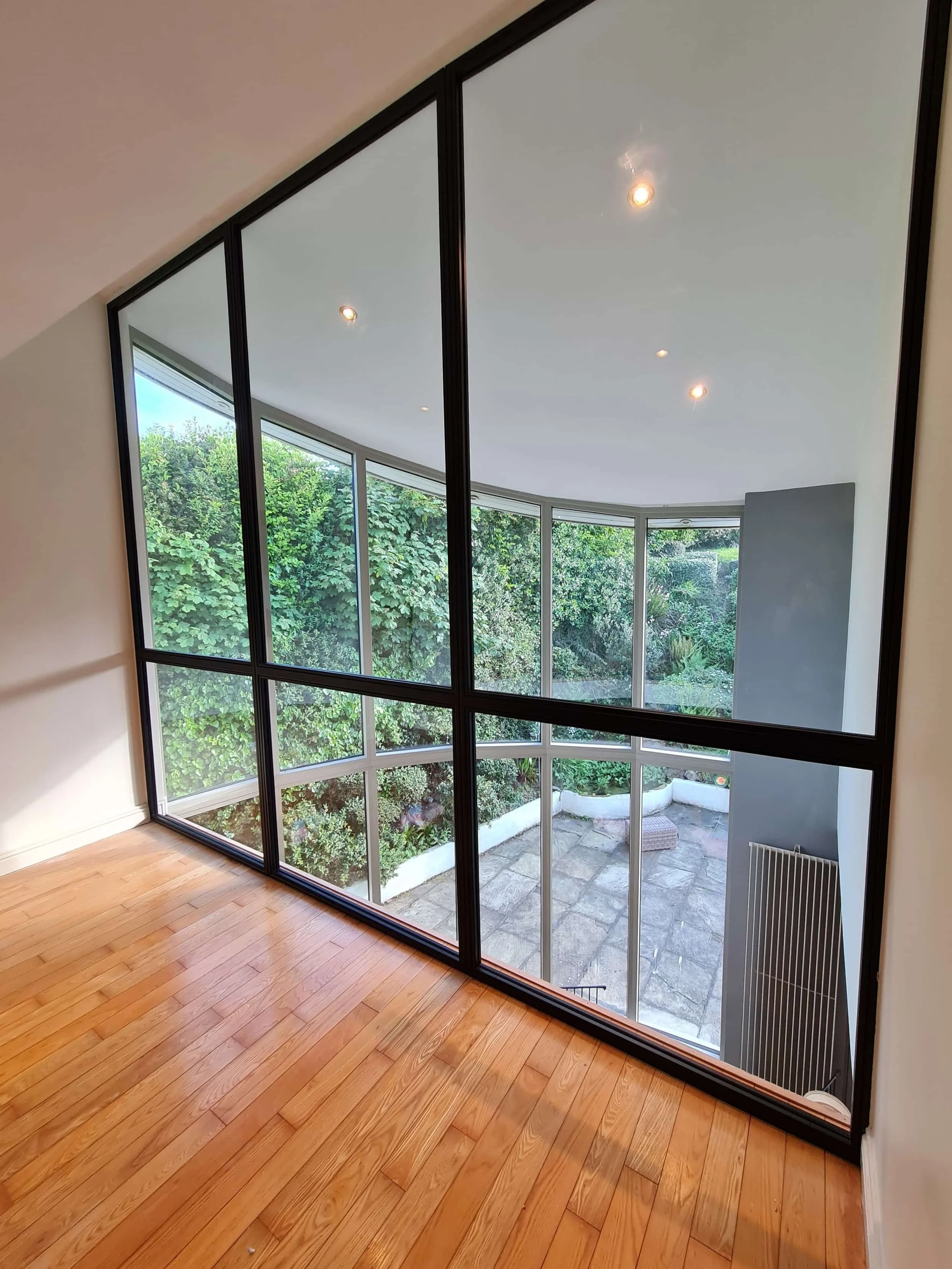 How to Use Glass Walls and Partitions to Maximise Light