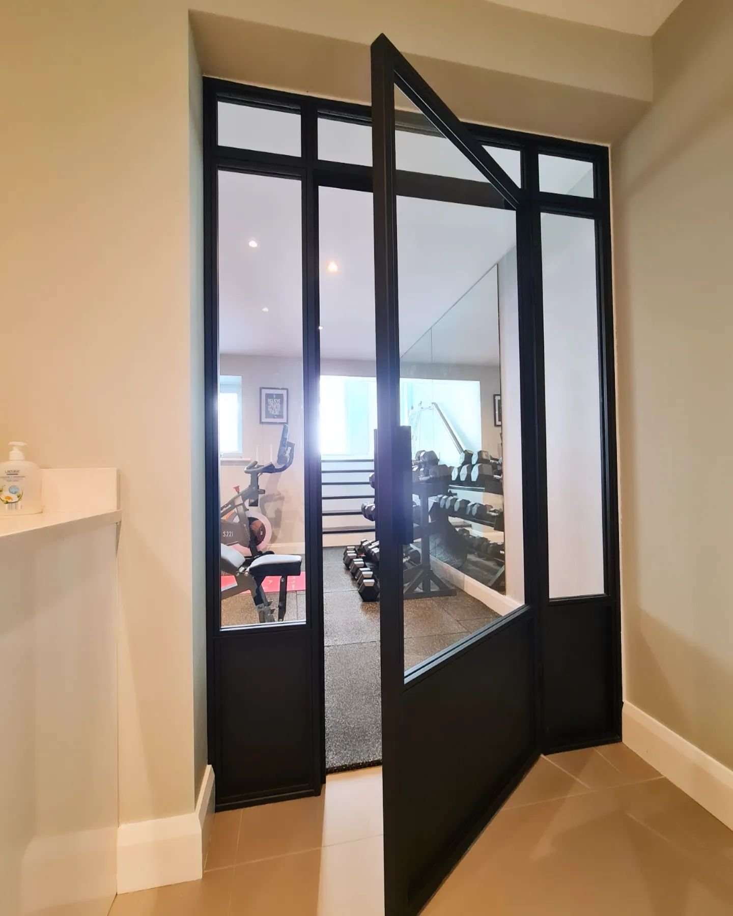 How about this amazing entrance to a personal fitness studio? 🥰

#glasspartition #moderndesign #retro
#fitnessstudio #homegym #interiordesign #steeldoors #roomdivider #glasswall #crittallstyle #wellness
#newyorkstyle #personalfitness #naturallightin