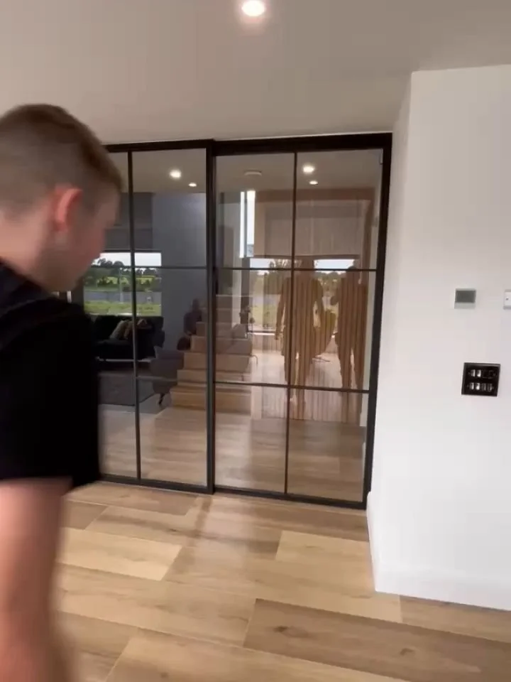 Sliding door + Fixed side light

Recent install from Co Galway in this beautiful self build.

Dims 2300 x 2450 

#blacksteeldoor #selfbuildireland #steelandglass #interiordecor #designmeetsdurability