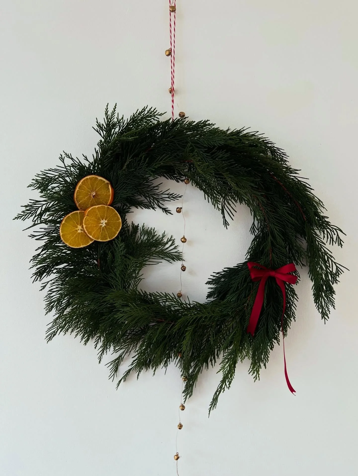 DIY &bull; Couronne de No&euml;l ✨

Depuis quelques ann&eacute;es, on a compris qu&rsquo;en tant que parent, c&rsquo;est &agrave; nous de cr&eacute;er les traditions et les moments qui deviendront des souvenirs forts pour nos deux enfants. 💭

C&rsqu