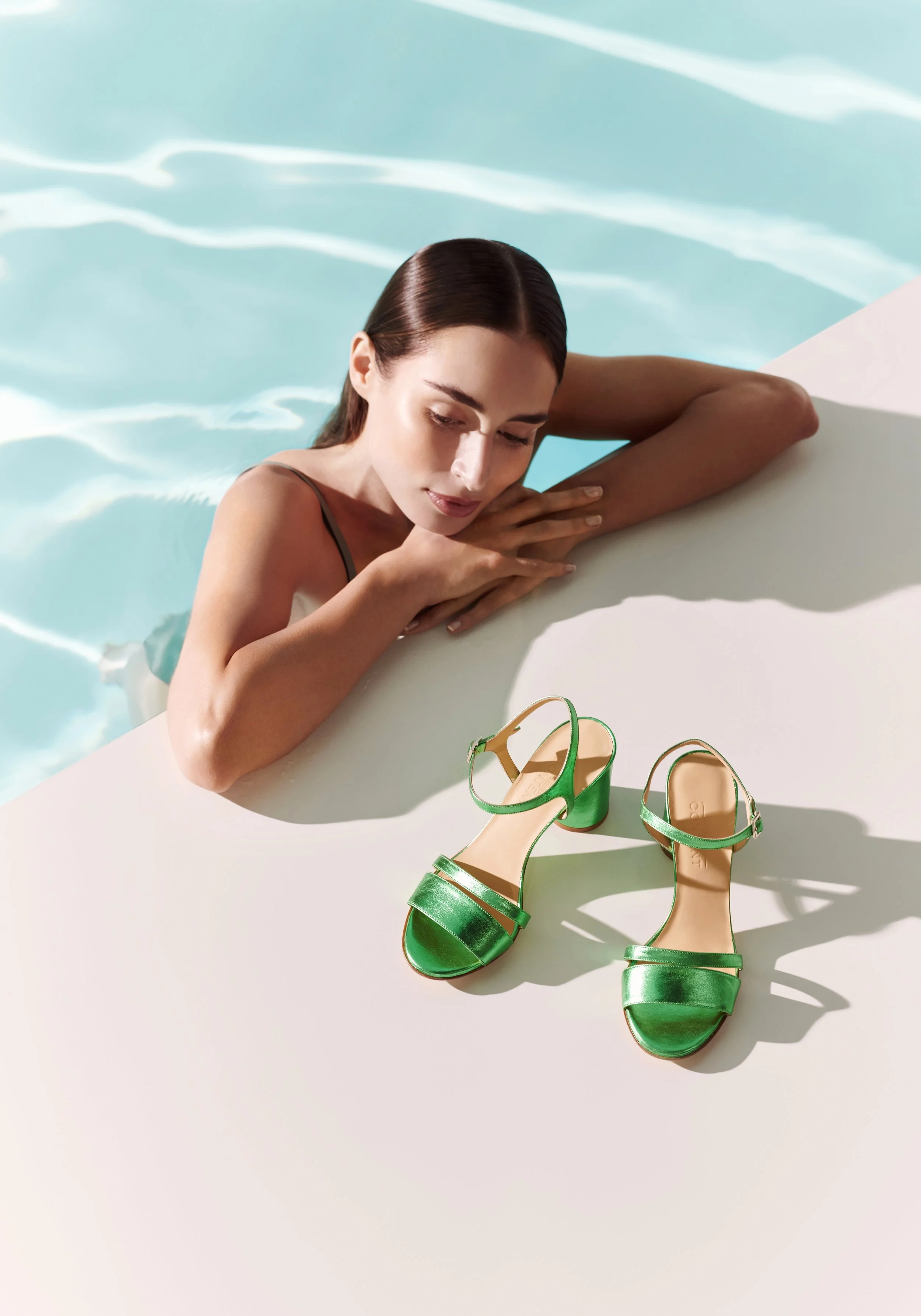 AC231023_WILMA_Shiny Green_3.jpg