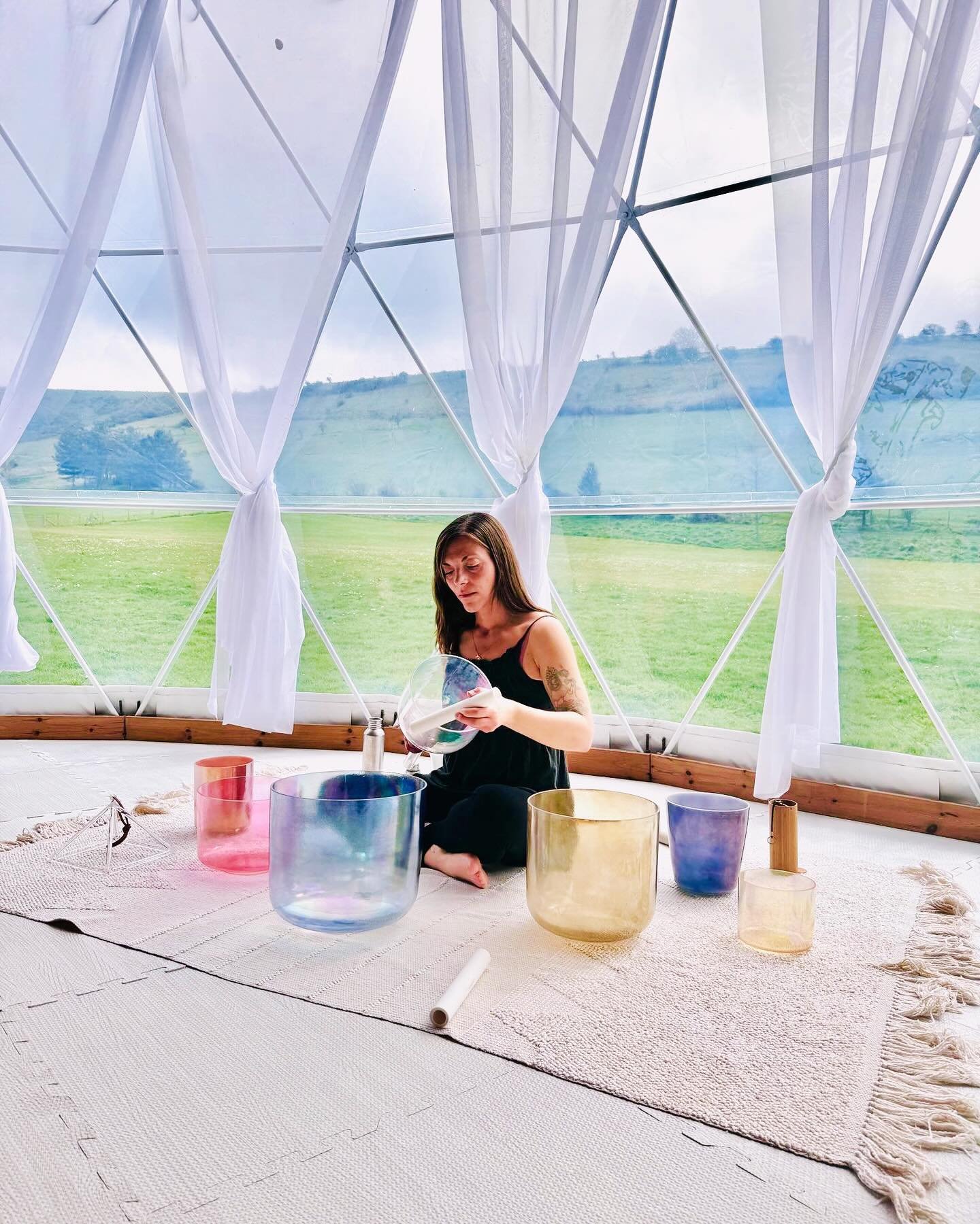 Still flying after sharing the most magical sound bath this weekend with @wearewildwoman in the gorgeous setting created by @innerbloomuk. What a dreamy spot. Thank you @donnalouisehay for inviting me to be part of your beautiful healing day, you&rsq