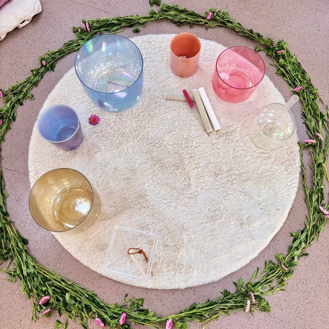 Oh hey love. I&rsquo;m holding a deep winter sound bath at The Alchemies Studio on Thursday evening. Come join us for a space of peace and restfulness as you&rsquo;re bathed in beautiful, clarity-bringing crystal harmonics. Surrounded by velvety gree