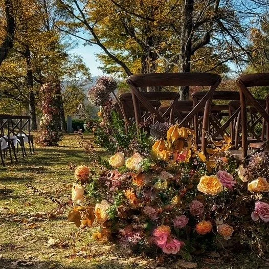 A beautiful, crisp autumn wedding day for Jesse and Brandon at @readingfarmsestate The beautiful property, landscape, and colors all blended together for this whimsical ceremony installation.