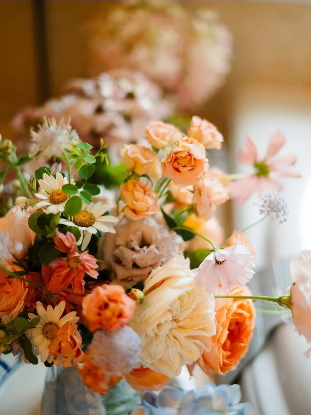 A sunny summer day with lots of colorful florals for the happy couple, Mackenzie and Kyle @essexresortspa captured by @mohophoto_vt

#vermontweddings #vermontflorist