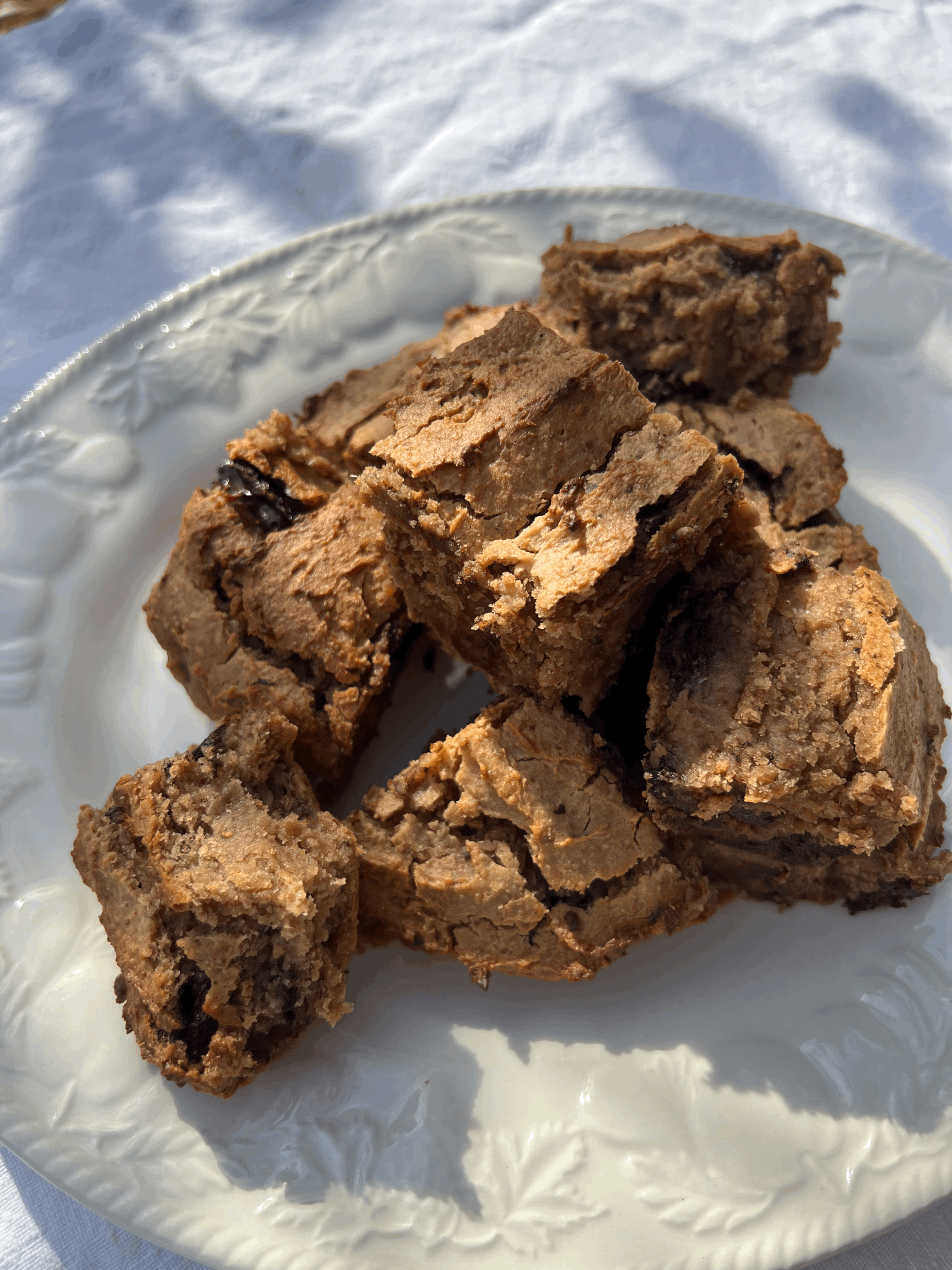 Vegan, Gluten free and naturally sweetened chickpea blondies