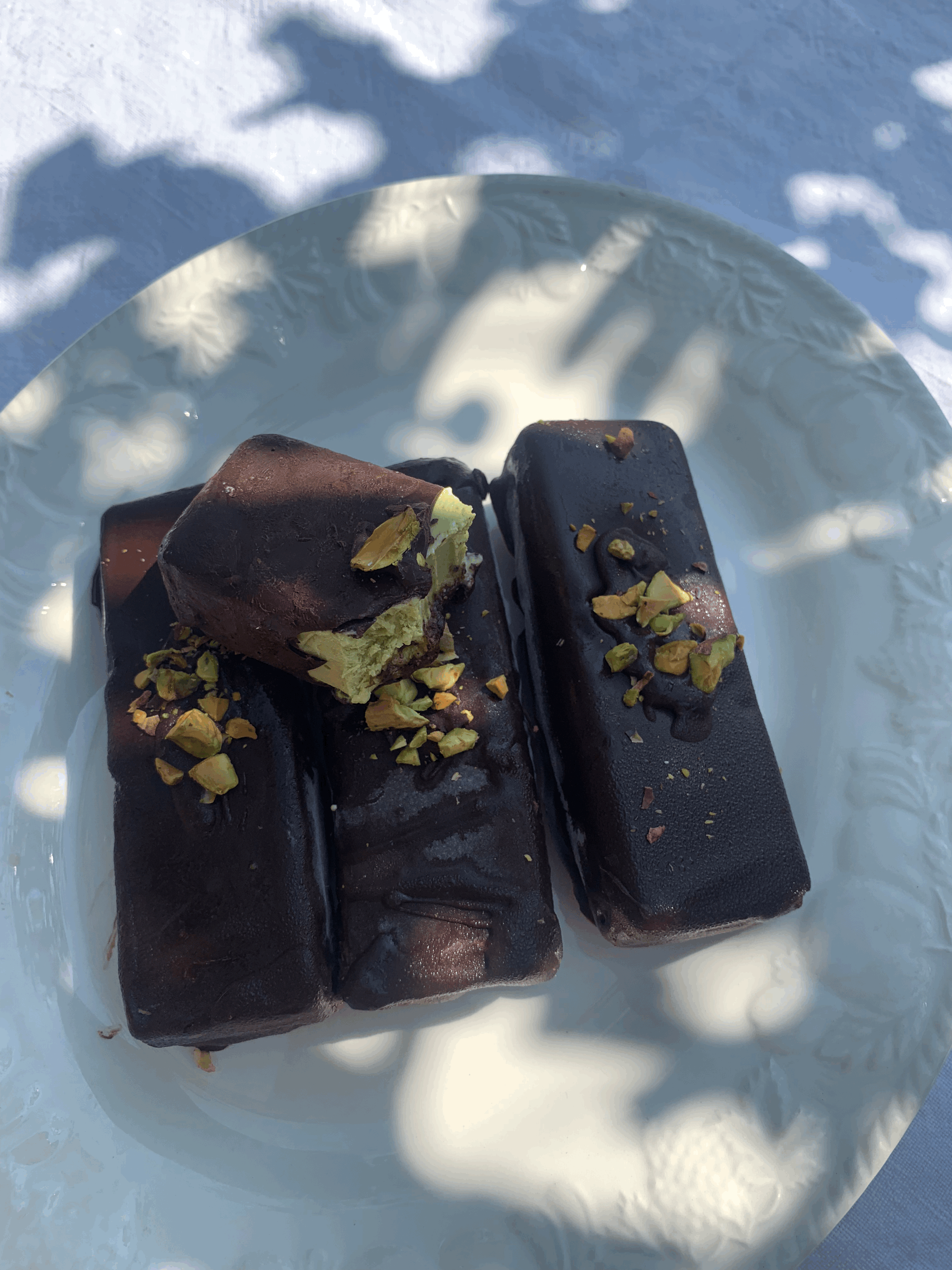 Probiotic, polyphenol rich and high protein/fibre caramel &amp; pistachio ice cream bars