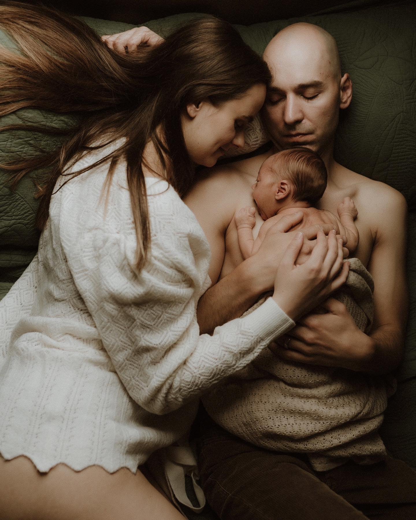 The time they spent, close, on beds and sofas and all the many hours of rocking and shushing and stroking eyelids closed. 
The tiny months 🌌
#londonnewbornphotographer #kentnewbornphotographer #kentphotographer #kentfamilyphotographer