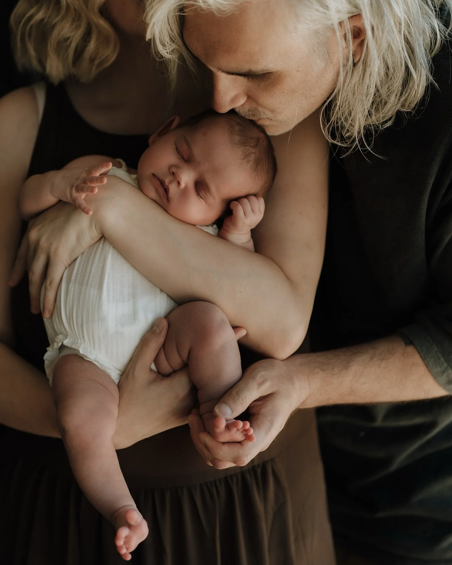 A whole world on a new orbit. 🪐

Third baby newborn session in a cosy home #kentnewbornphotography #kentnewbornphotographer #londonnewbornphotographer #kentmums #londonmum