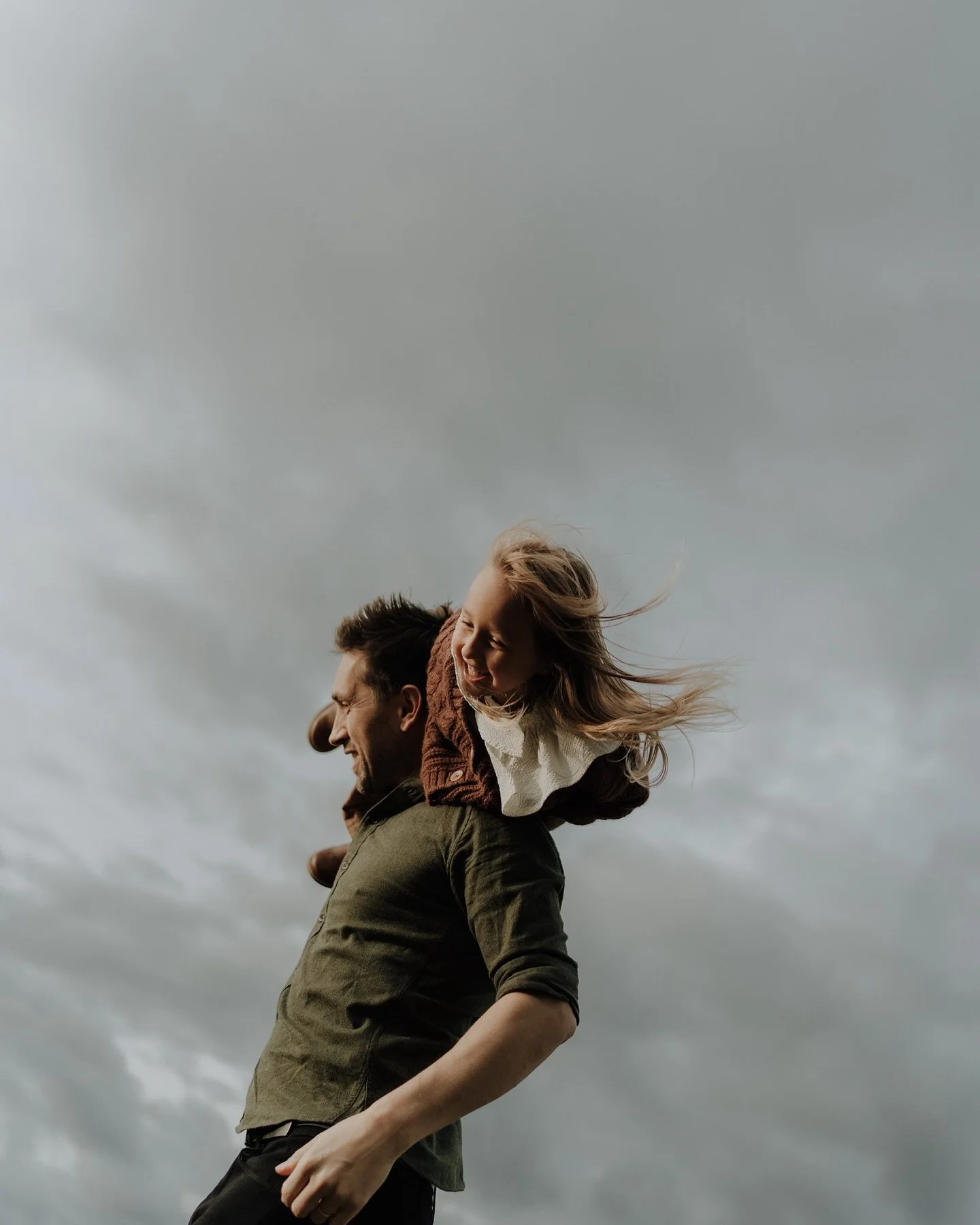 An autumn stroll in Richmond Park, tucked in with grazing stag and the geese over Pen Pond - all the texture and tone of this beautiful families styling. A divine little October interlude. 
Nina Goks Kent & London Family Photographer