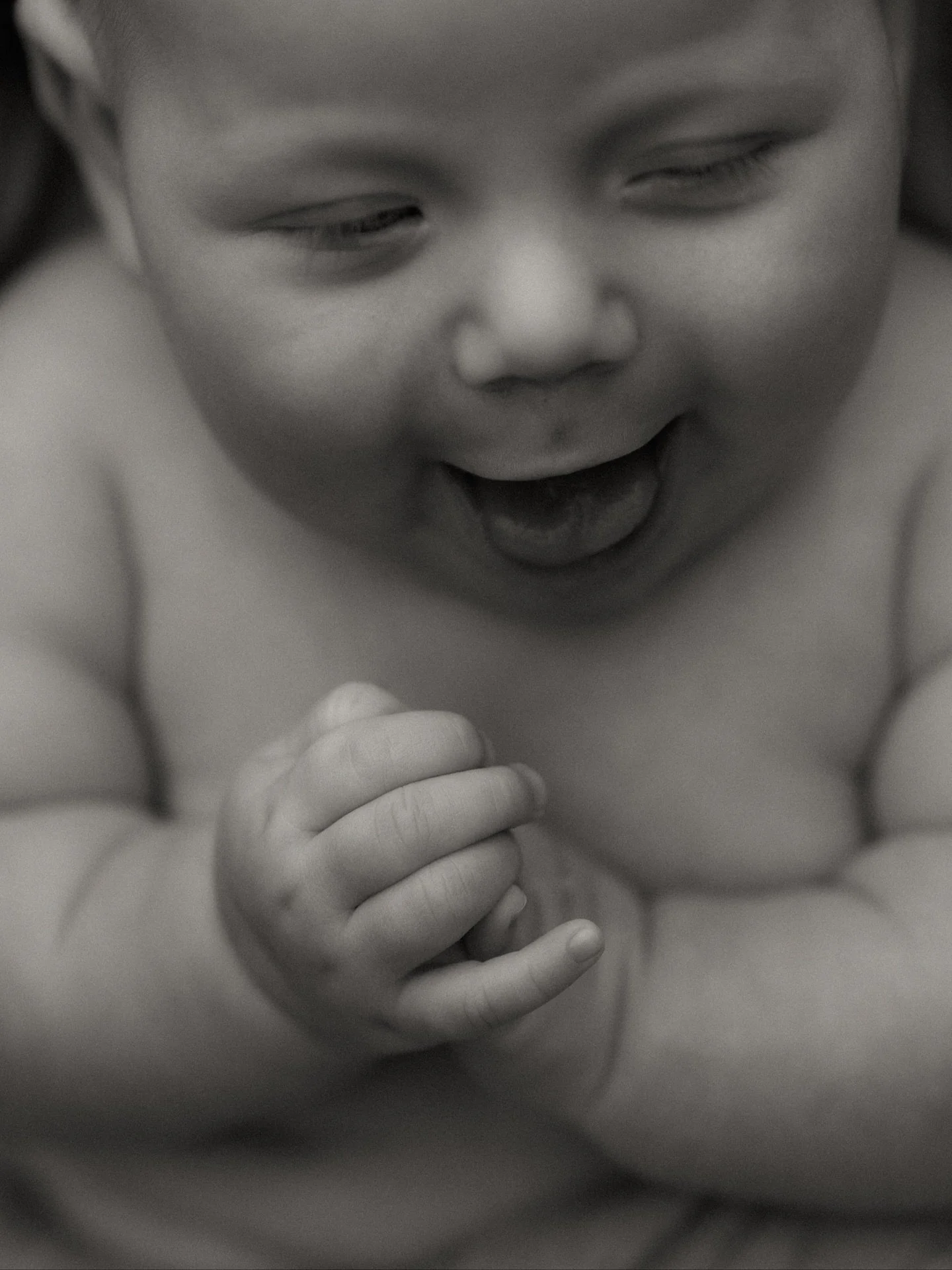 Just the loveliest Buddha to brighten your daylight savings evening. 🪷

In my opinion one of the most underrated age for sessions - 4-6 months. They&rsquo;re just SO golden. 

Mother and baby moments between family scenes.