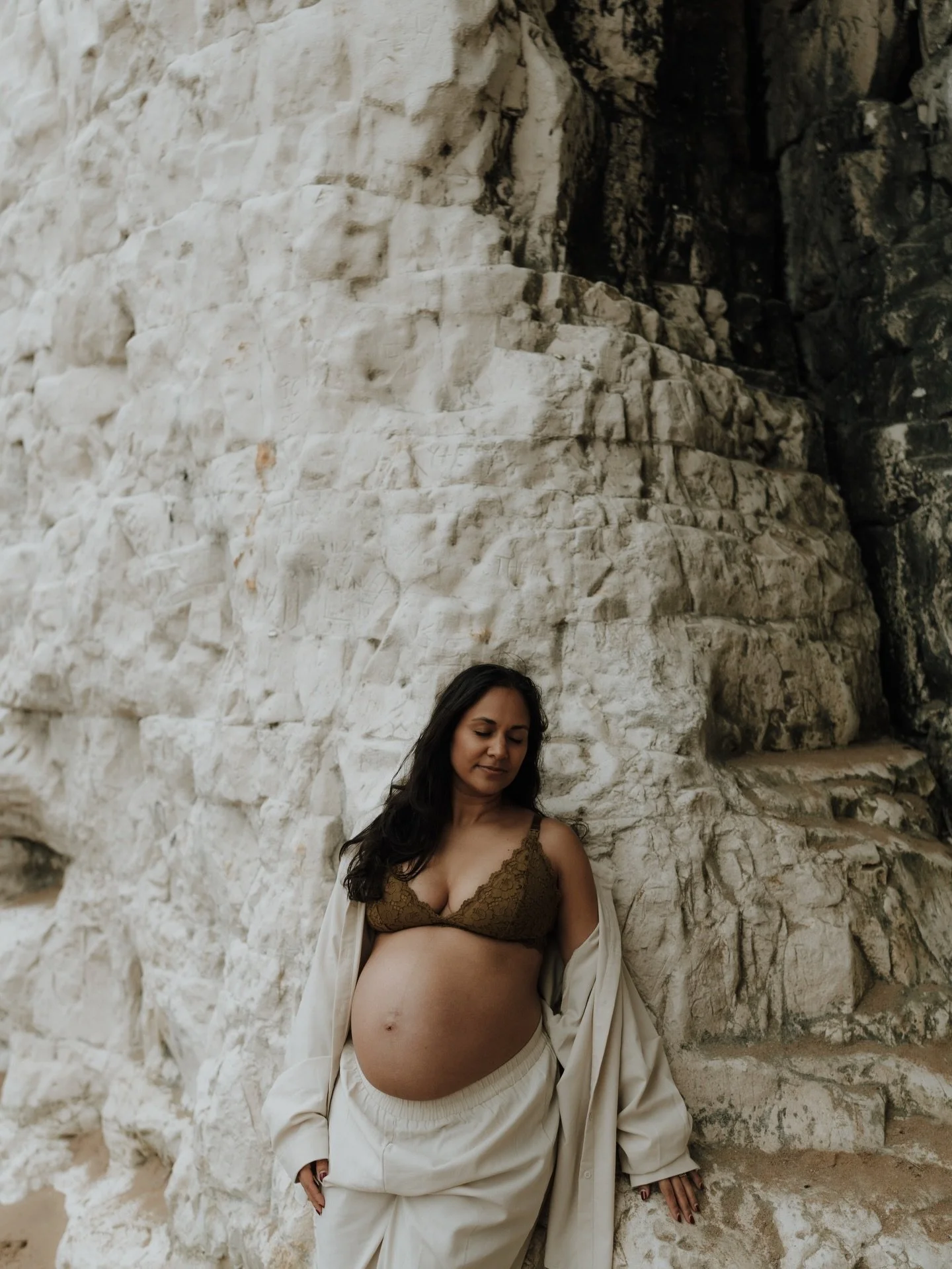 A small glimpse of this absolute dream mamas maternity session on a brisk English winter beach 🌬️

_______________________________________

Kent &amp; London Emotive Maternity Photographer Nina Goks