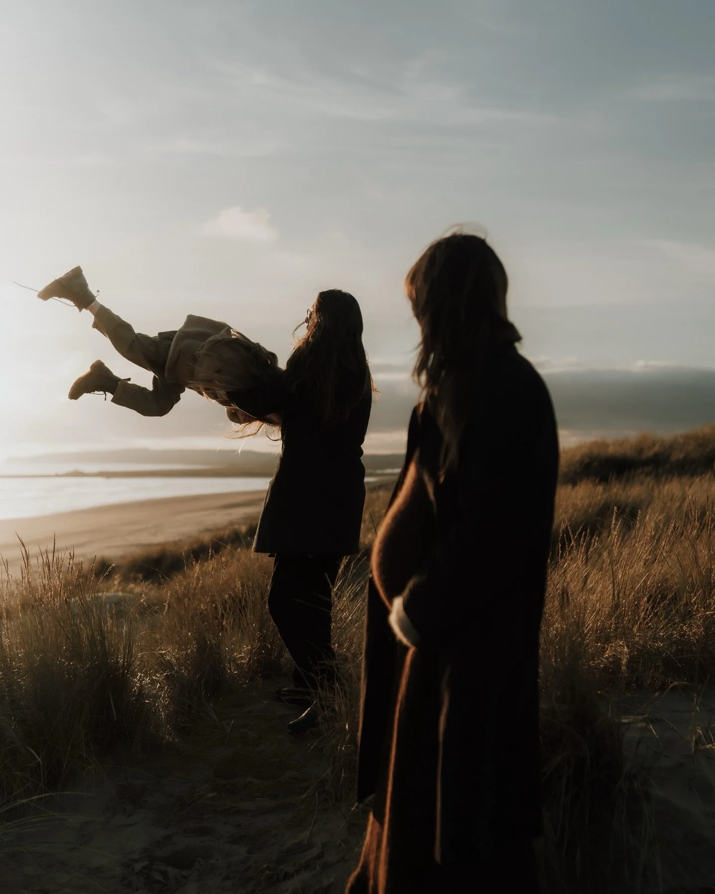 This one&rsquo;s for the &ldquo;I wasn&rsquo;t drawn to traditional maternity photographs&rdquo; mama&rsquo;s. The ones who crave to see themselves through a cinematic scope. For you if you feel safest wrapped in the arms of those you&rsquo;re growin