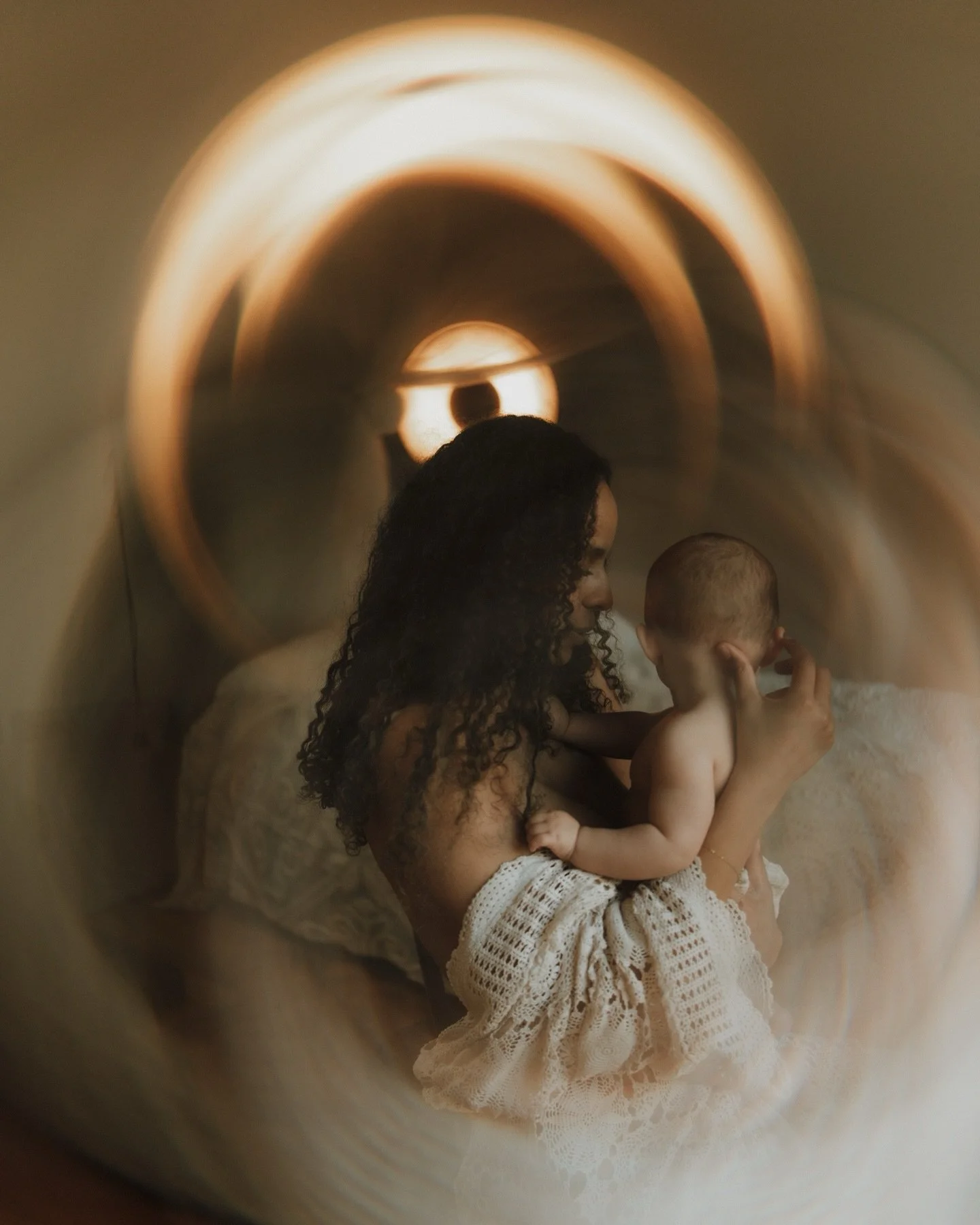 Mother🤍

Kent and London motherhood photography for sentimental mamas who crave emotive memories with their children 

Robe by @kahani_london