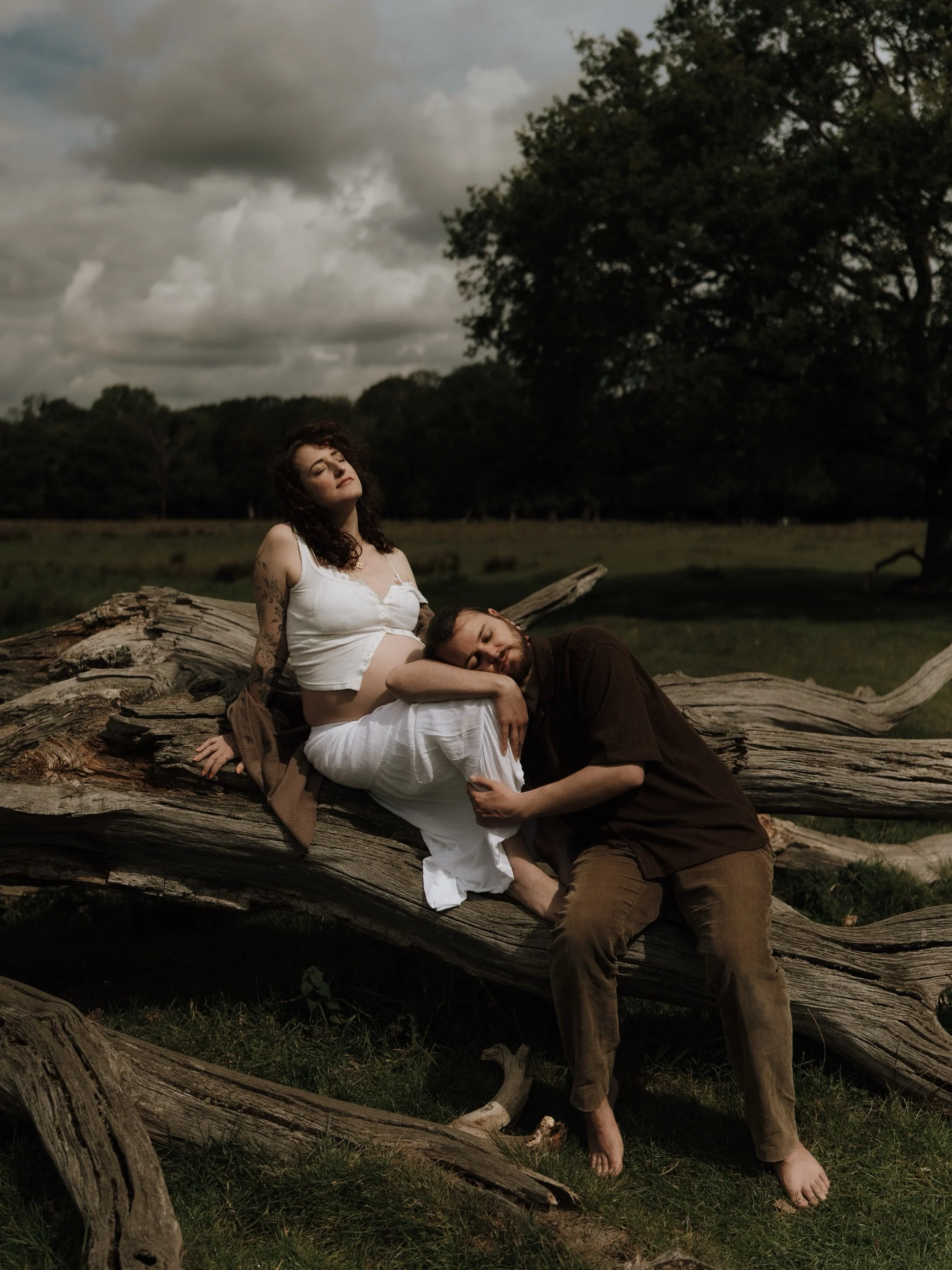 A weekend in London, from France, to document growing their second love. 

Thank you @accastiglione for choosing me once again to document a season of your family. 

🏷️Richmond Park maternity photography cinematic emotive and alternative - moody rom
