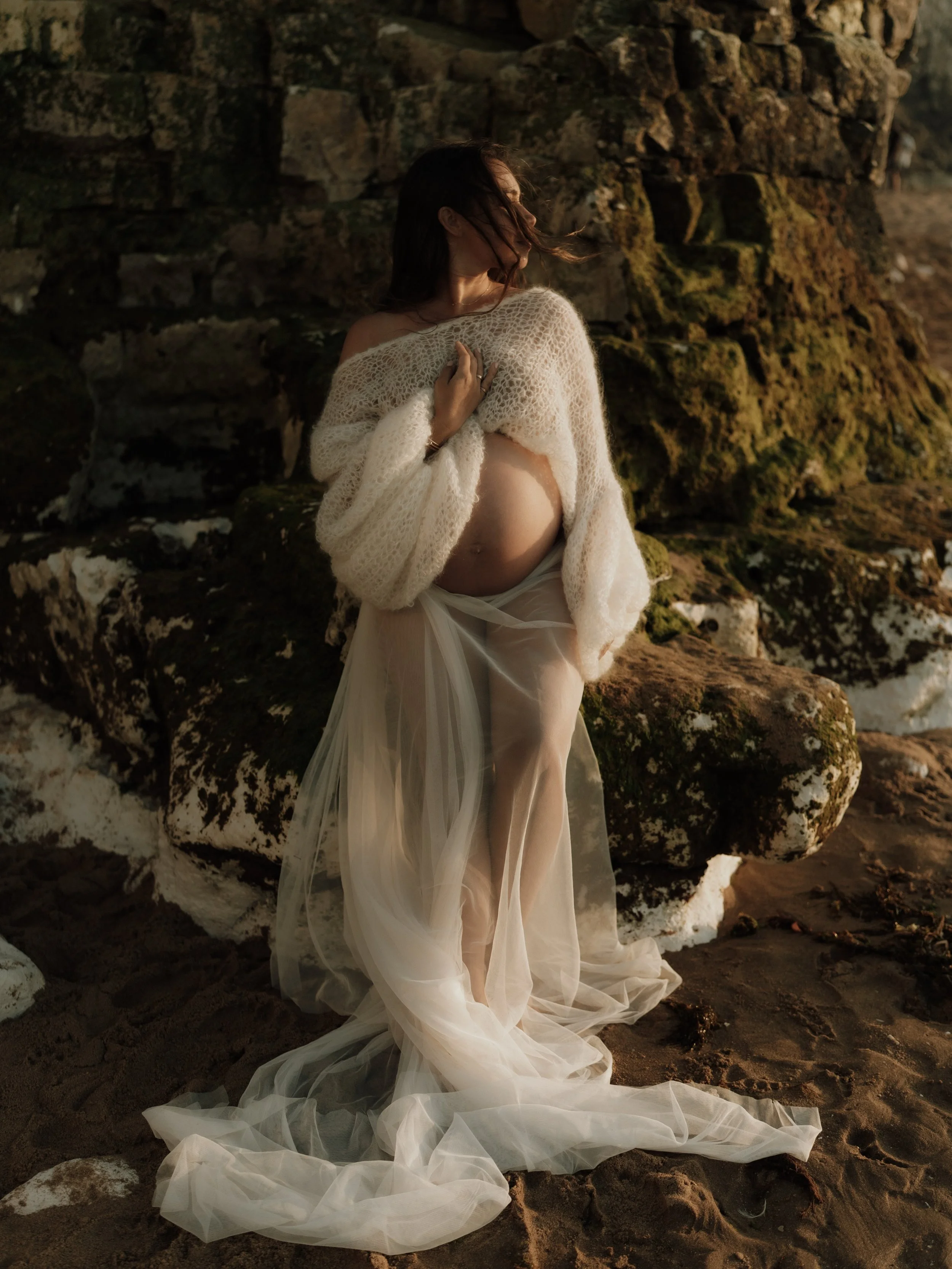 Ethereal mama in @clarasweb 

🏷️Botany Bay maternity photography Kent &amp; London by Nina Goks 
Ethereal cinematic moody maternity beach photoshoot