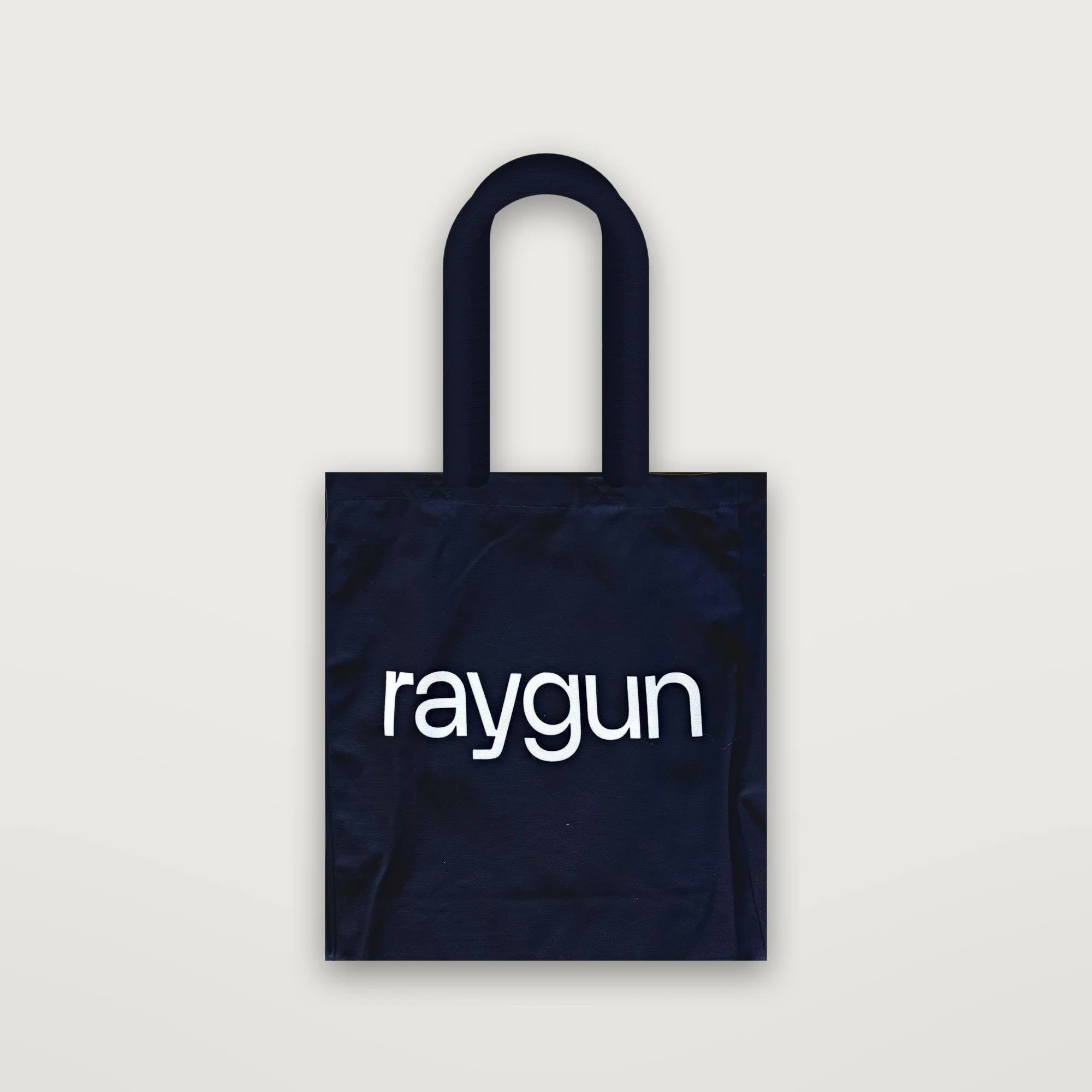08_tote_raygun.jpg