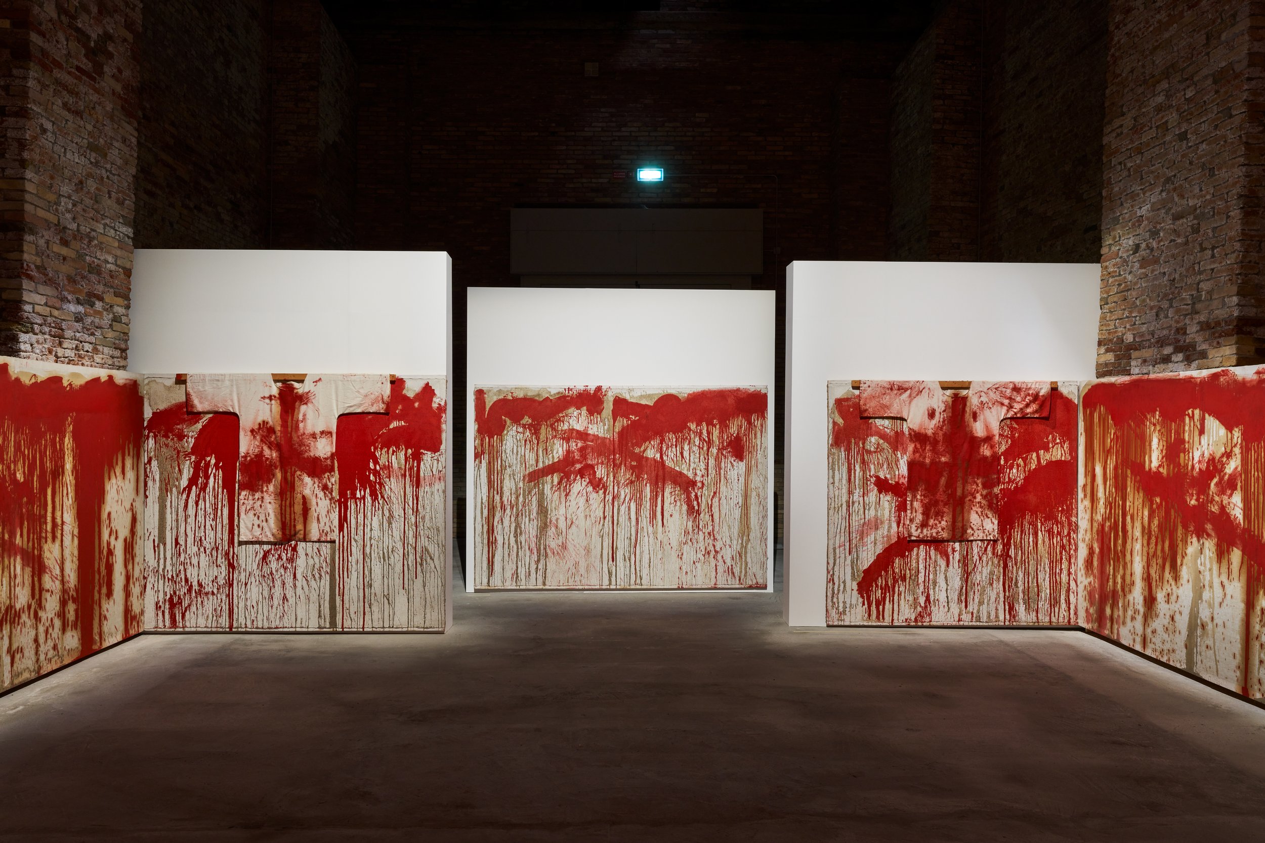 Hermann Nitsch’s 20th painting action during the 59th Venice Biennale. Photo credit © by Marcin Gierat, Zuecca Projects, courtesy Helmut Essl