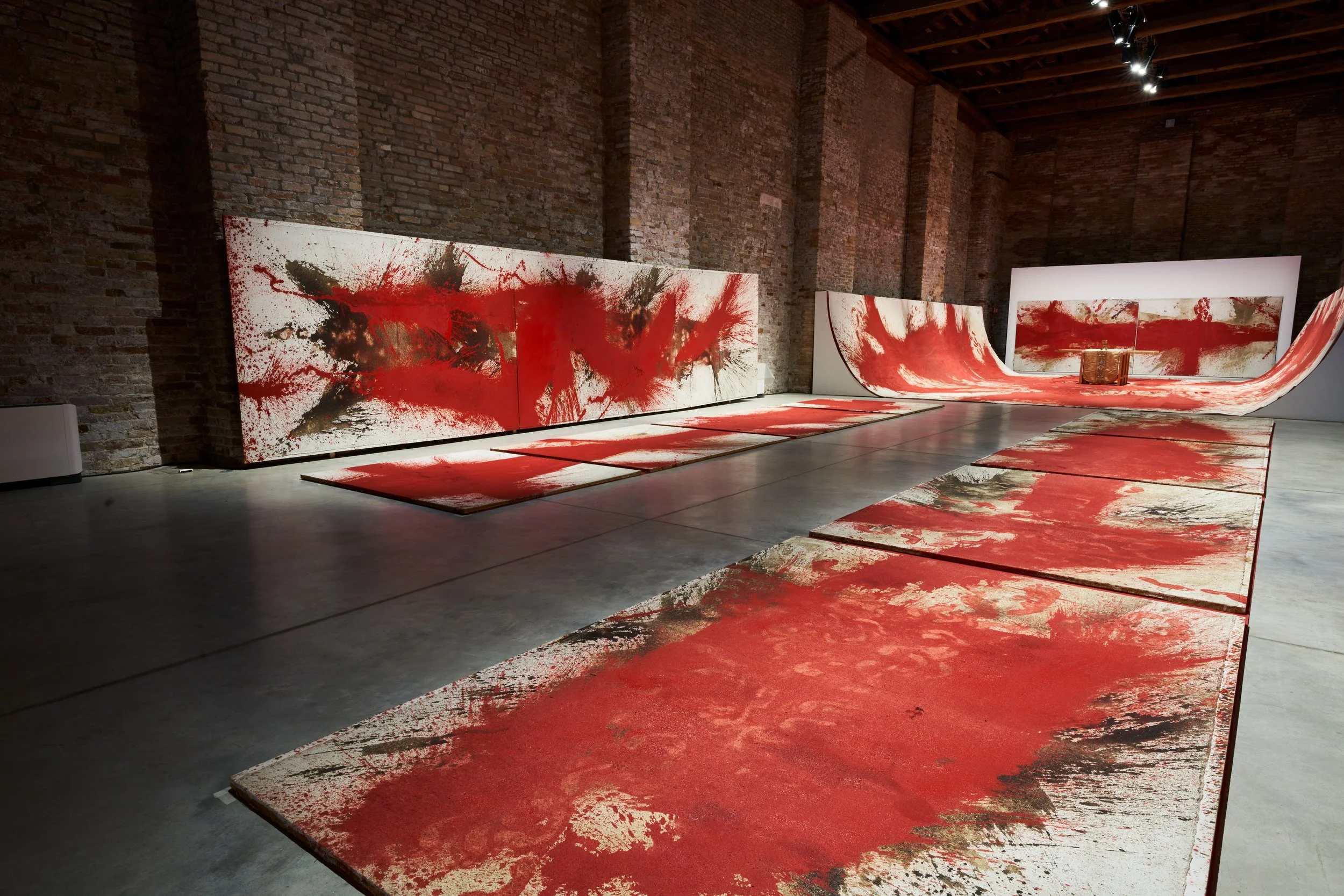 Hermann Nitsch’s 20th painting action during the 59th Venice Biennale. Photo credit © by Marcin Gierat, Zuecca Projects, courtesy Helmut Essl