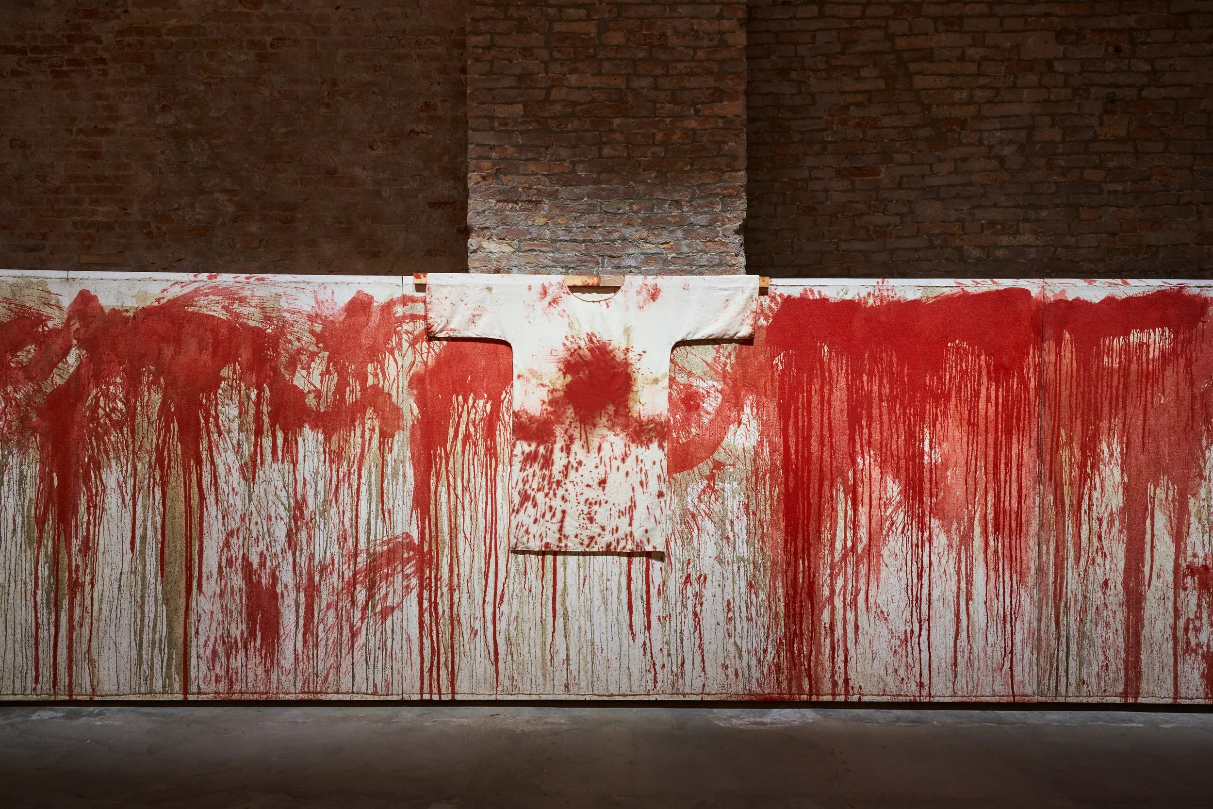 Hermann Nitsch’s 20th painting action during the 59th Venice Biennale. Photo credit © by Marcin Gierat, Zuecca Projects, courtesy Helmut Essl