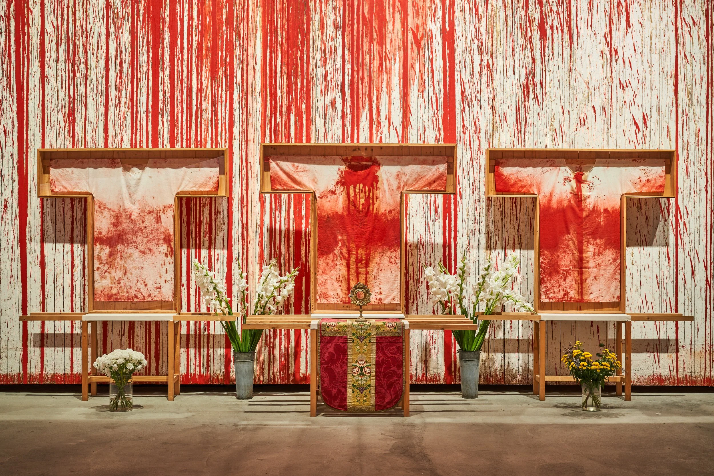 Hermann Nitsch’s 20th painting action during the 59th Venice Biennale. Photo credit © by Marcin Gierat, Zuecca Projects, courtesy Helmut Essl