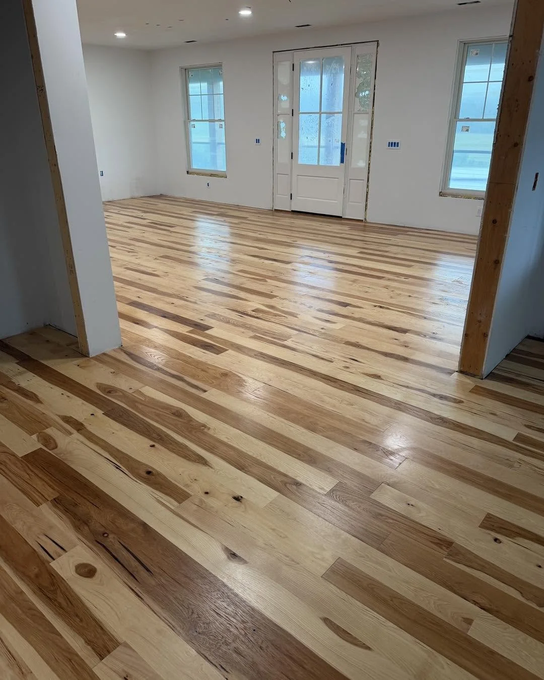 Hickory with an oil based finish. One more buff after this picture will leave a satin flat finish.