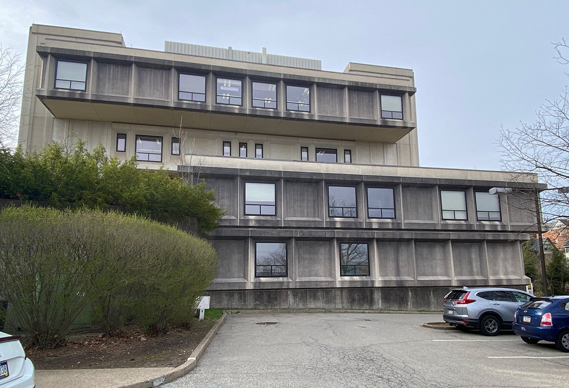 Jennie King Mellon Library facing parking lot