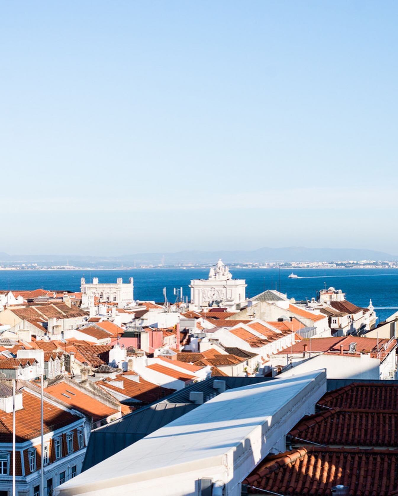 Oh no not me looking at beautiful spots in Portugal again scheming for my next trip abroad 🧐🧐🧐
⠀⠀⠀⠀⠀⠀⠀⠀⠀
 #traveltuesdaywithemily #emilyreedstromphotography 
#destinationphotographer #wheretonext #lisbonlovers #passportlife  #livetotravel #iloveto