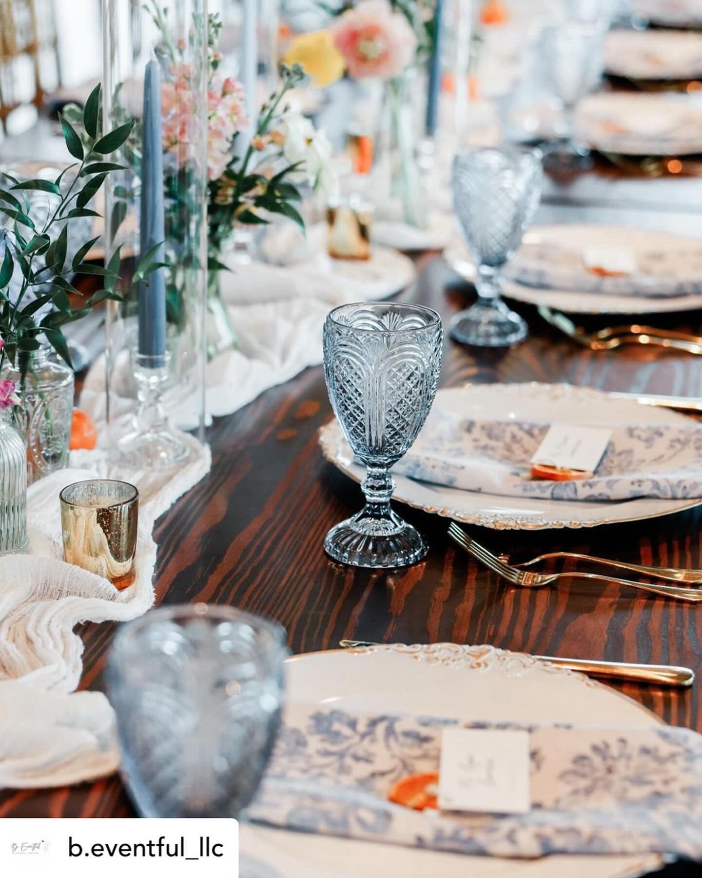 Still obsessed with this stunning spring wedding! We&rsquo;ve always adored the texture of our farm tables in the modern setting of the Tampa River Center, but these tablescapes take it to a whole new level! Thanks to @b.eventful_llc for including us