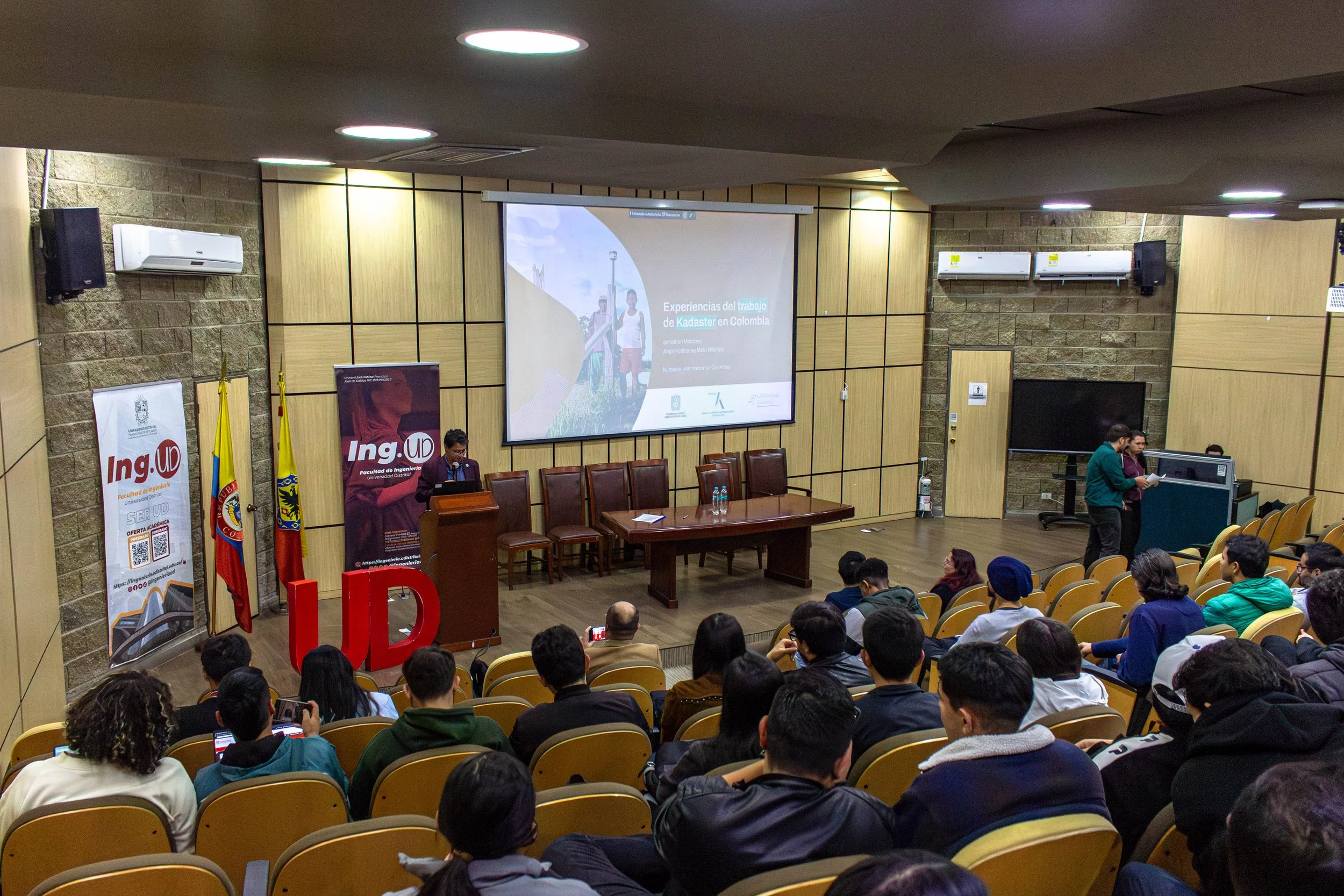 Seminario: Cooperación internacional en la administración de tierras